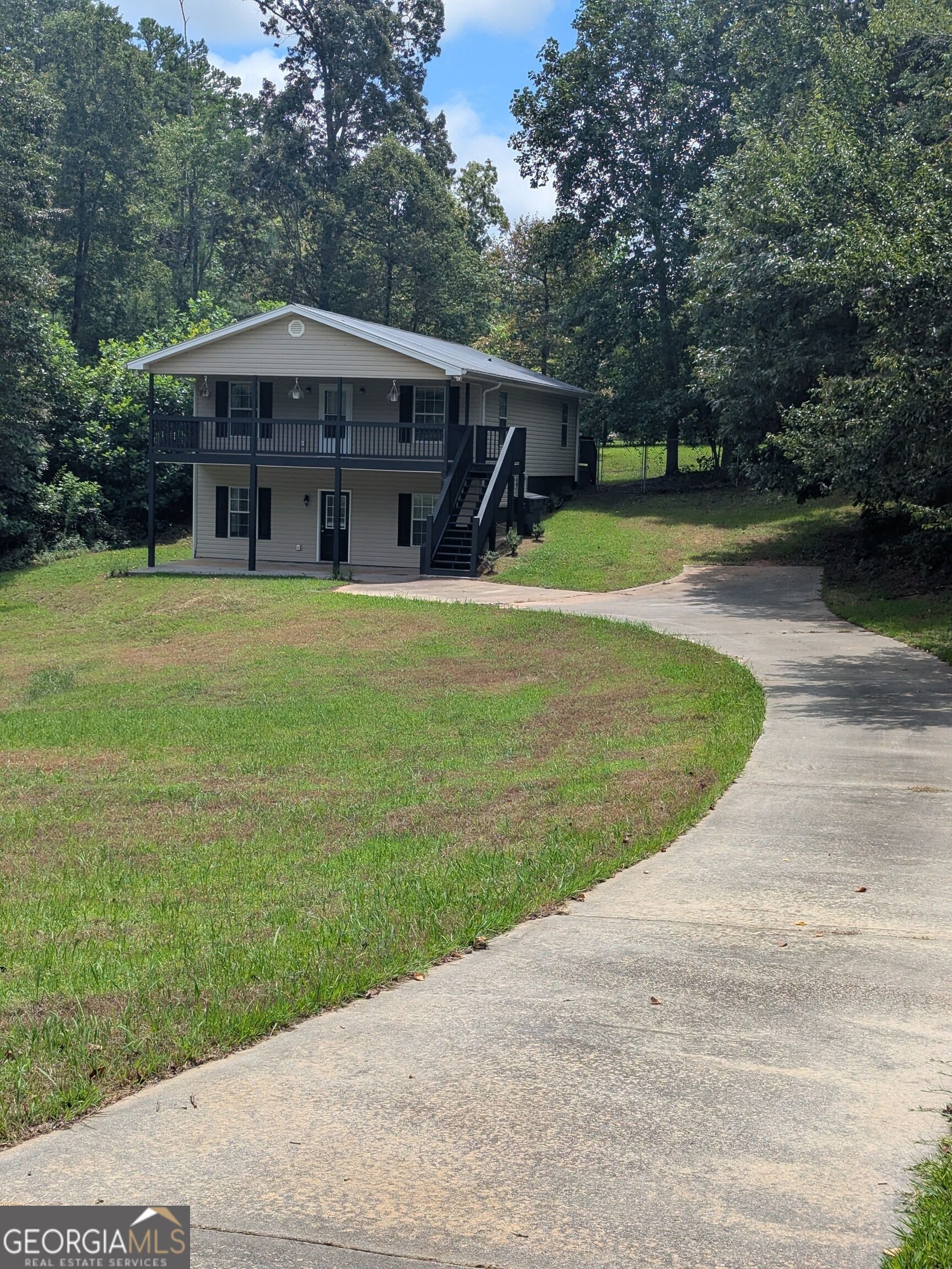 58 E Pinewood Drive Property Photo 2