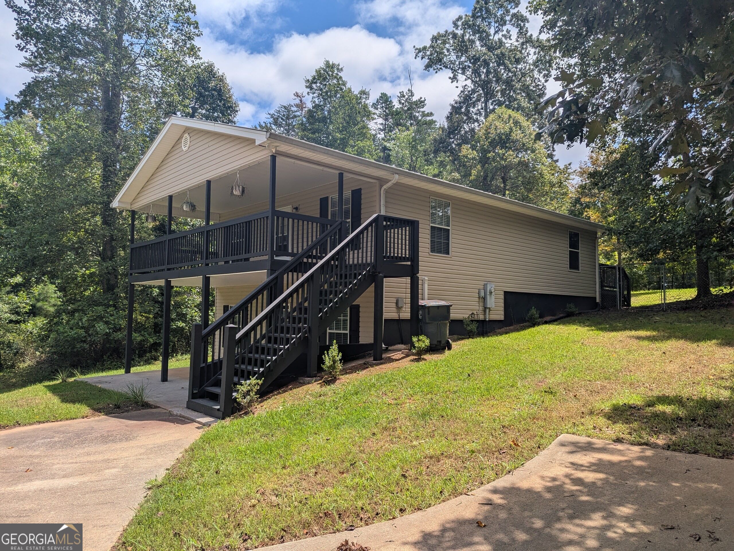 58 E Pinewood Drive Property Photo 3
