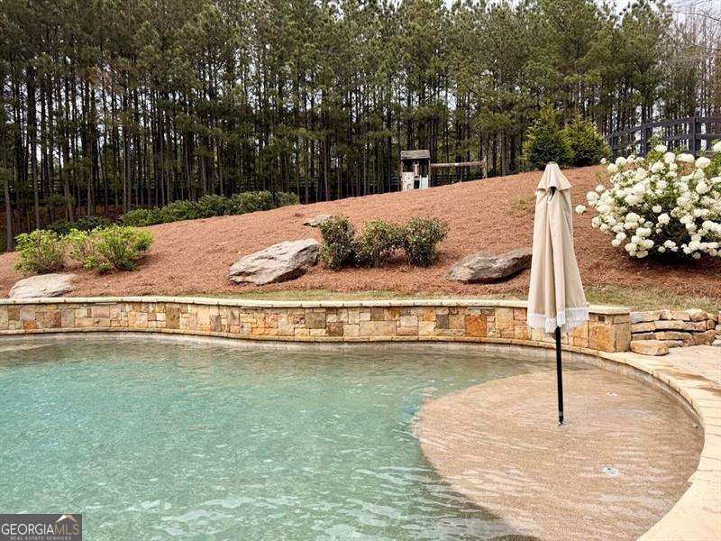 104 Grace Arbor Lane Property Photo 3