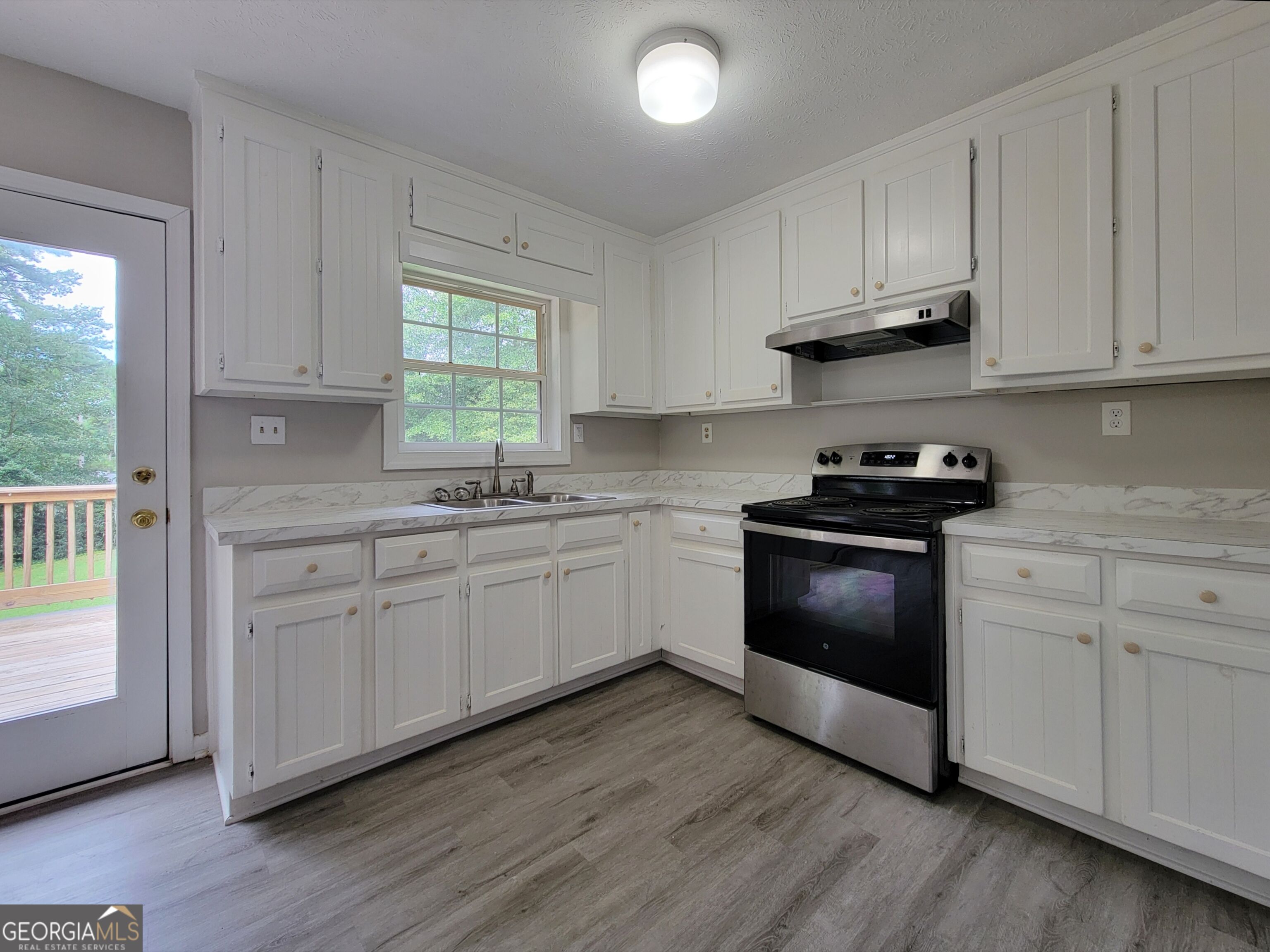 858 Pine Shadow Lane Property Photo 4