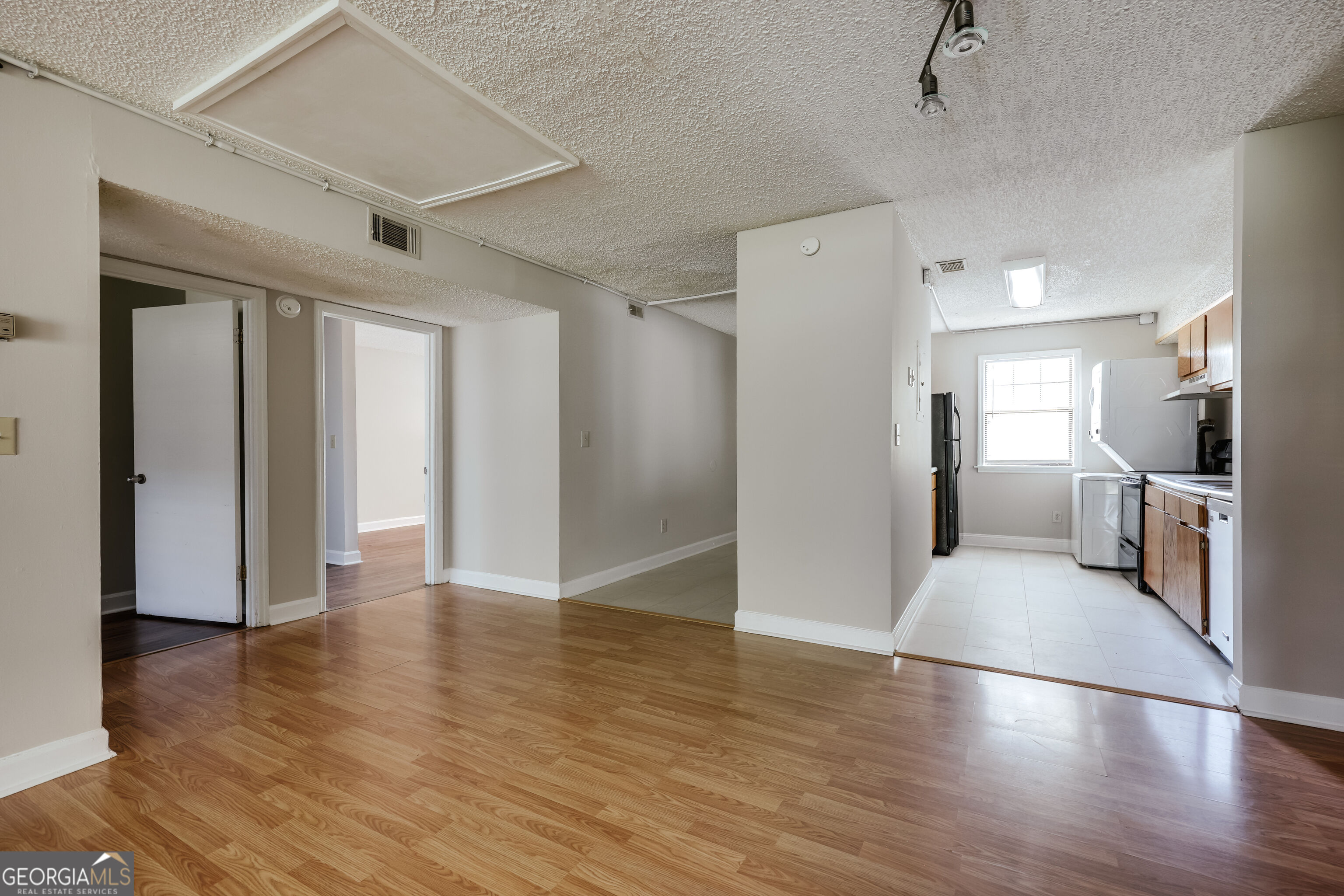 290 Appleby Drive # 153 Property Photo 4
