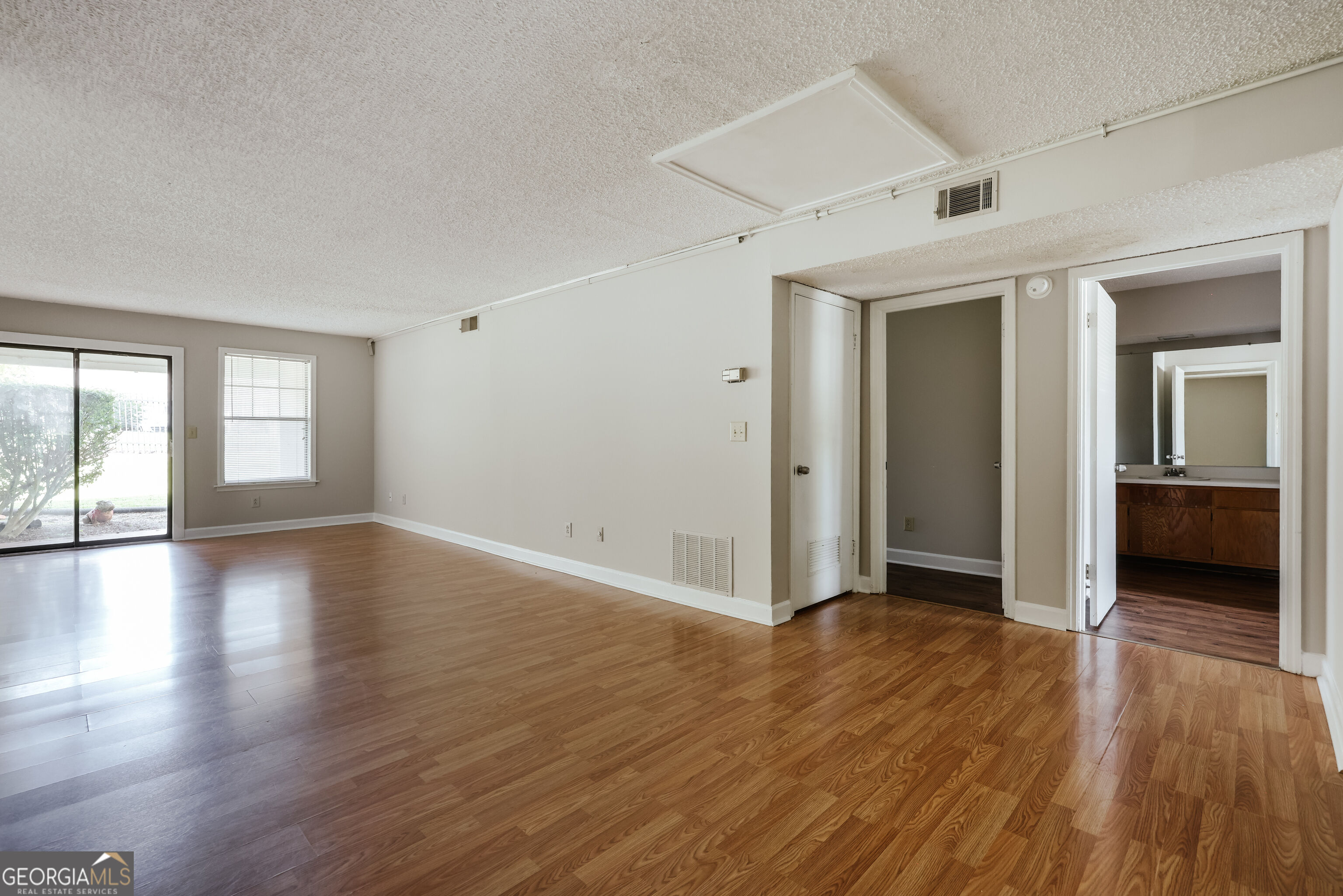290 Appleby Drive # 153 Property Photo 11