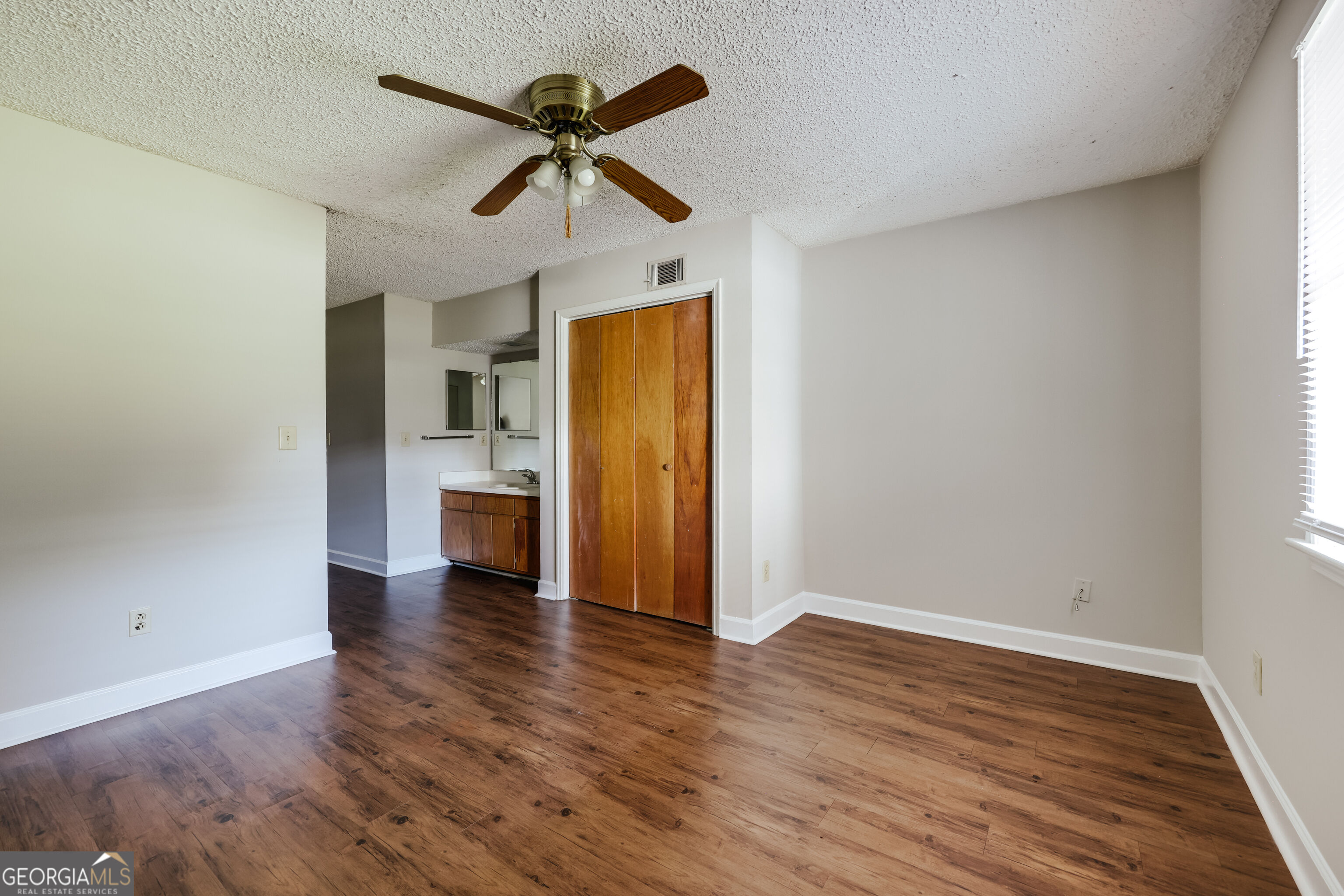 290 Appleby Drive # 153 Property Photo 15