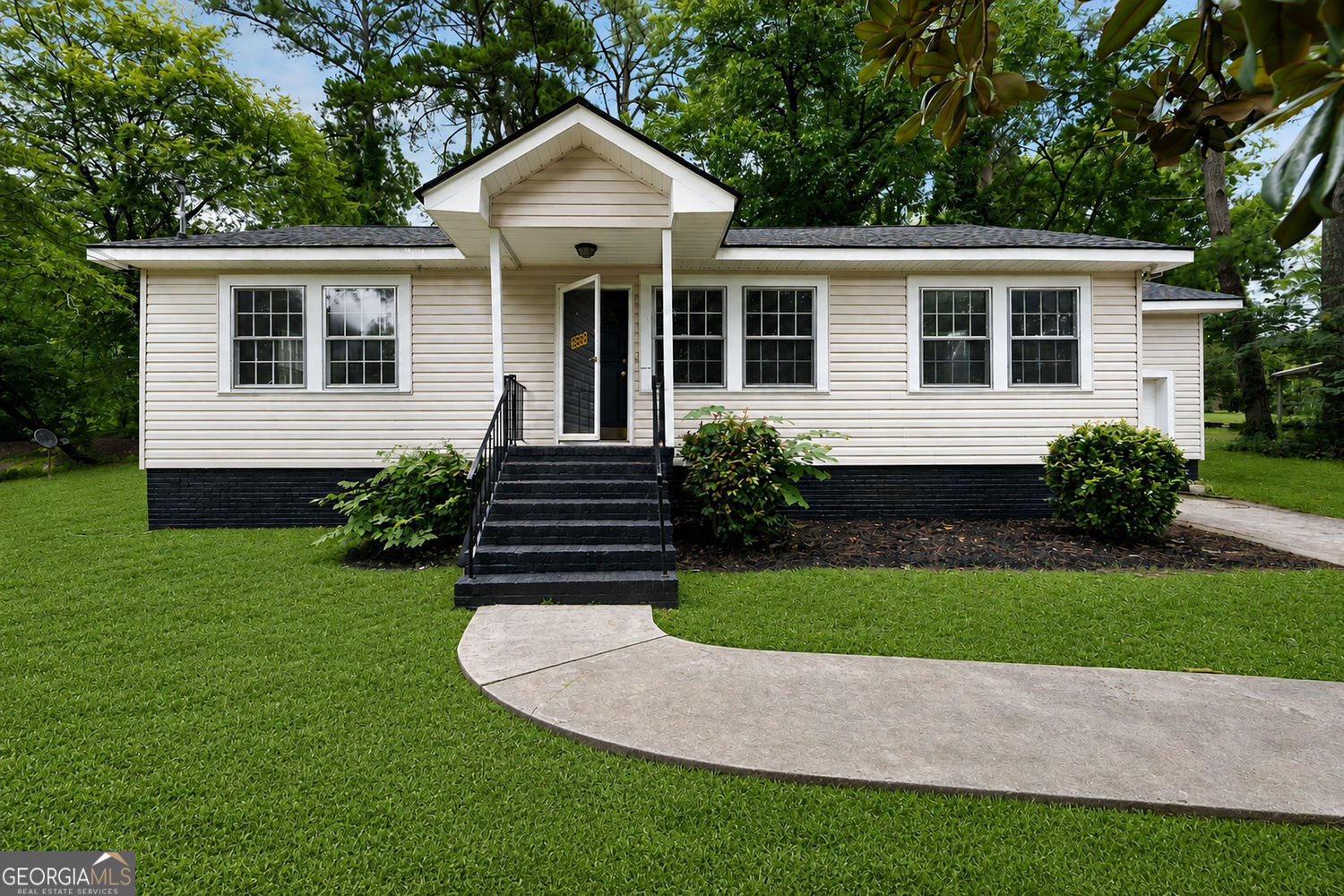 2903 Maple Road SE Property Photo 1