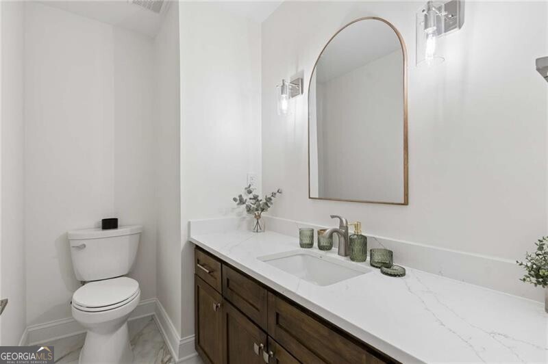 2383 Riverglenn Circle Property Photo 4