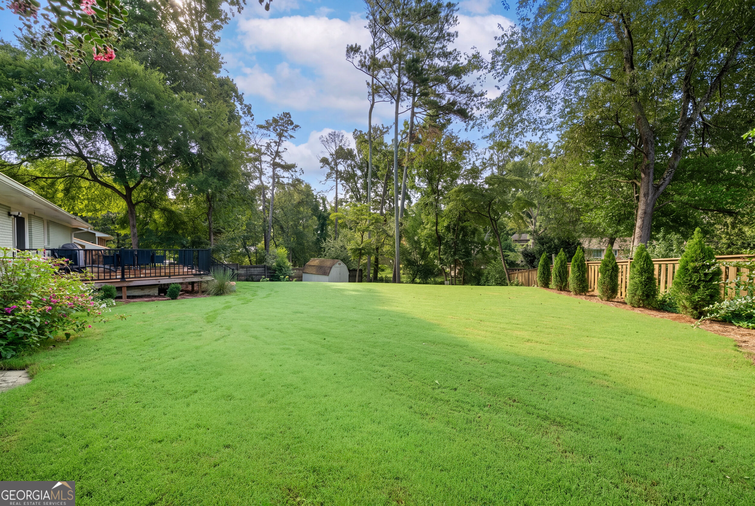 1206 Pinehurst Circle Se Property Photo 3
