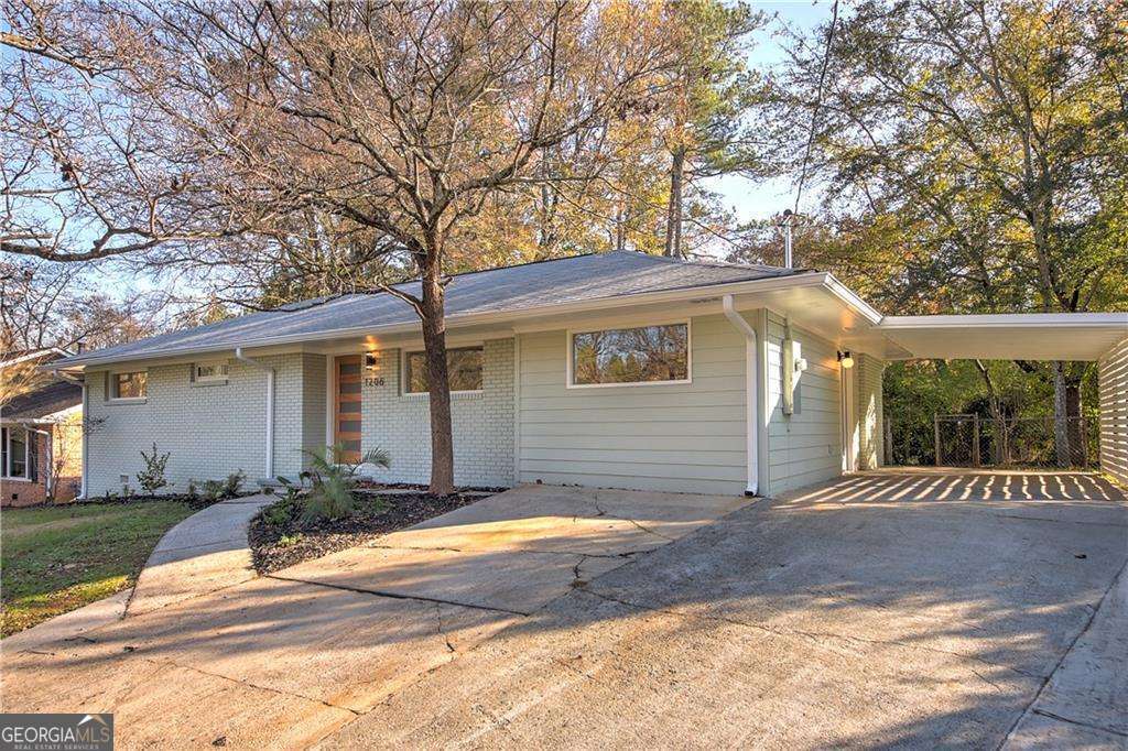1206 Pinehurst Circle Se Property Photo 4