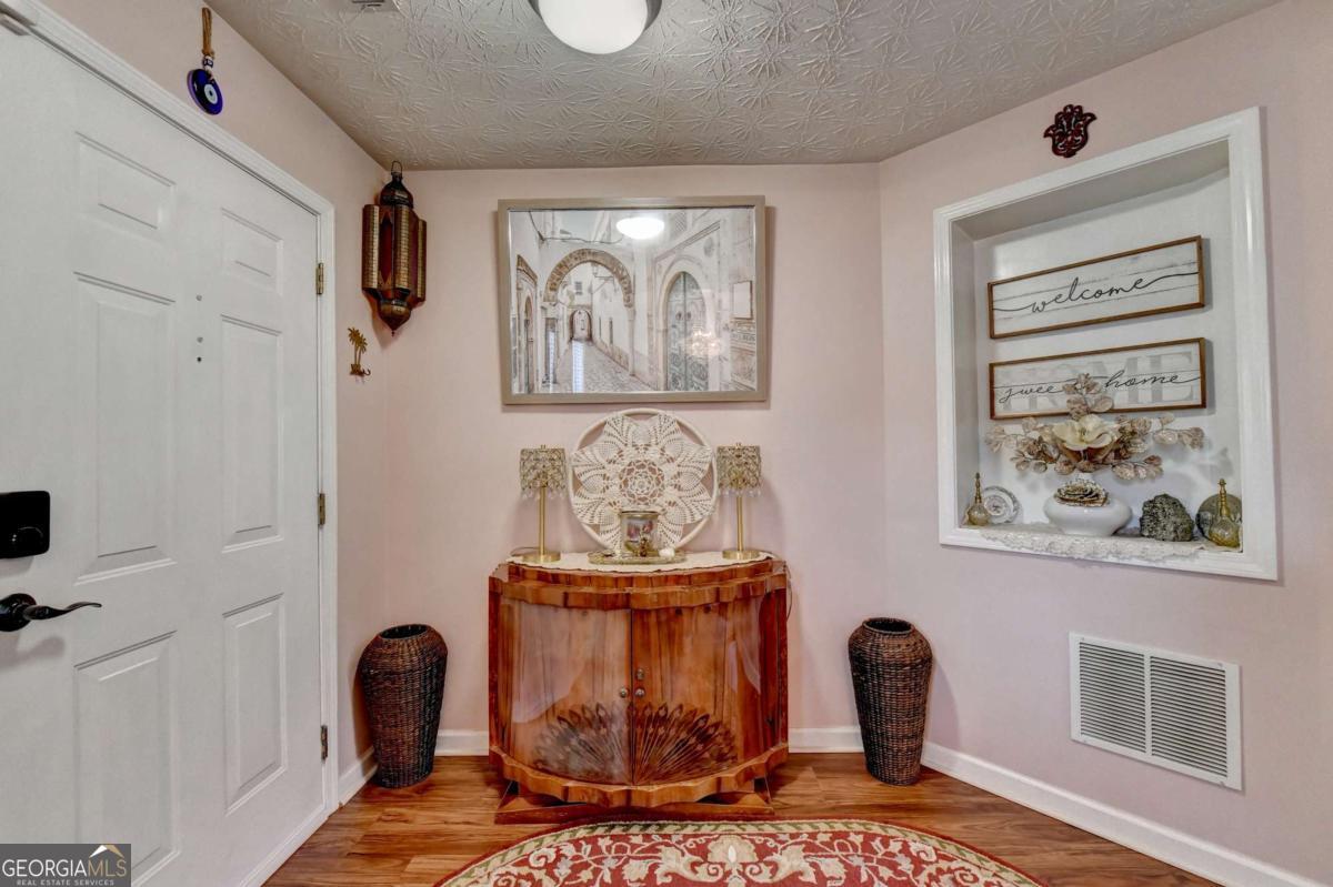 4654 Pine Isle Way Property Photo 7