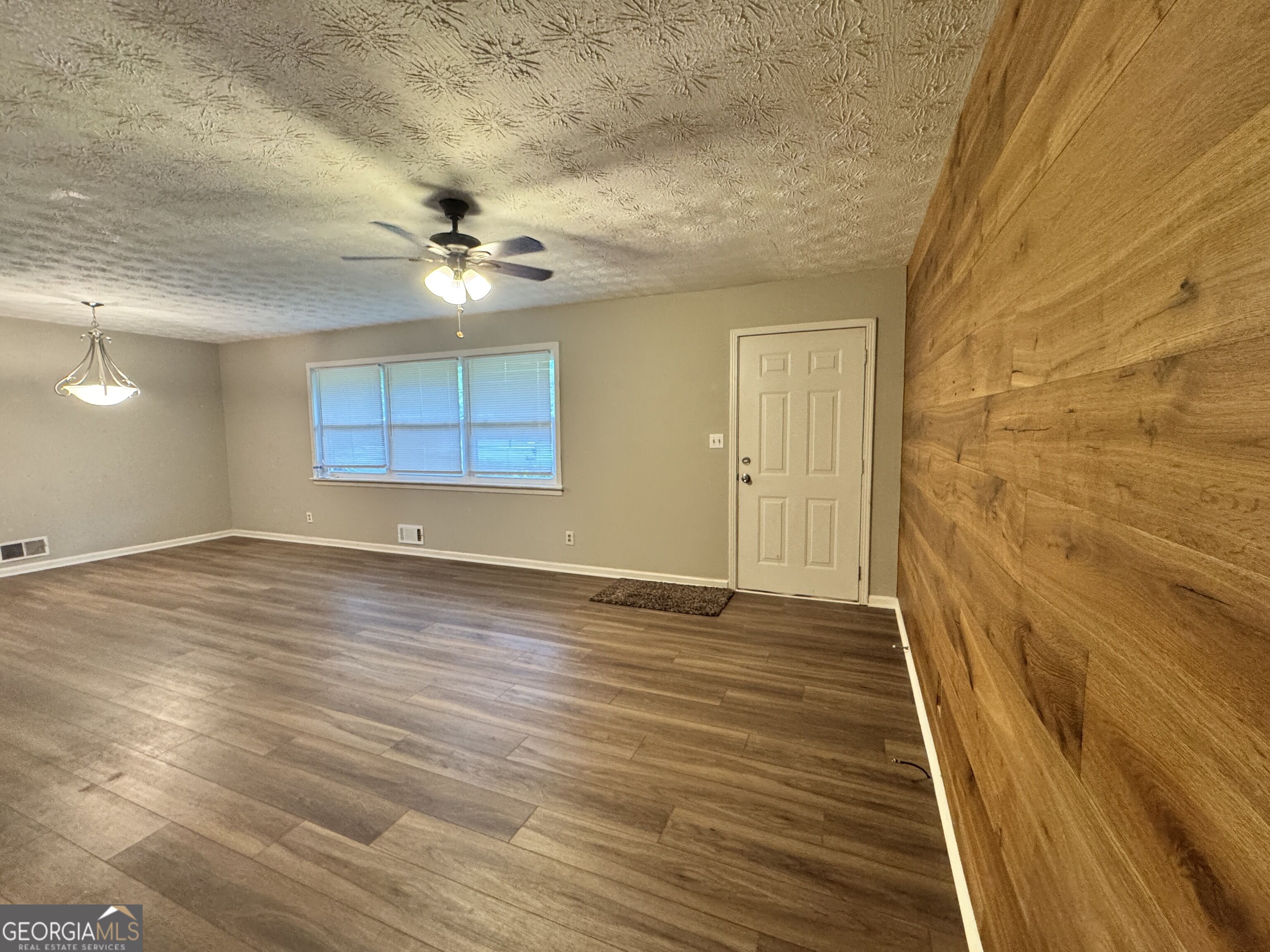 452 Windsor Drive Sw Property Photo 3