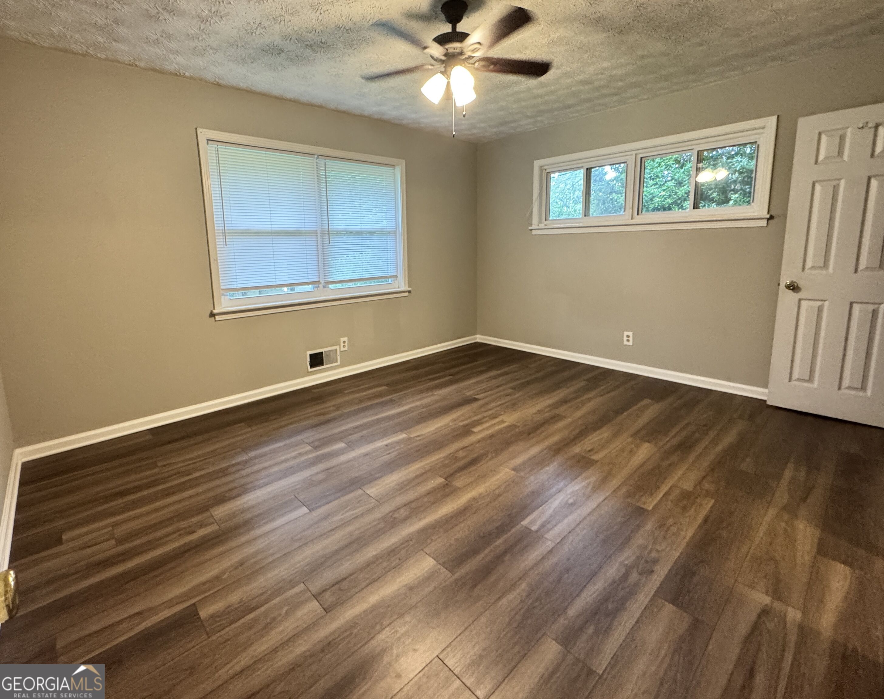 452 Windsor Drive Sw Property Photo 6