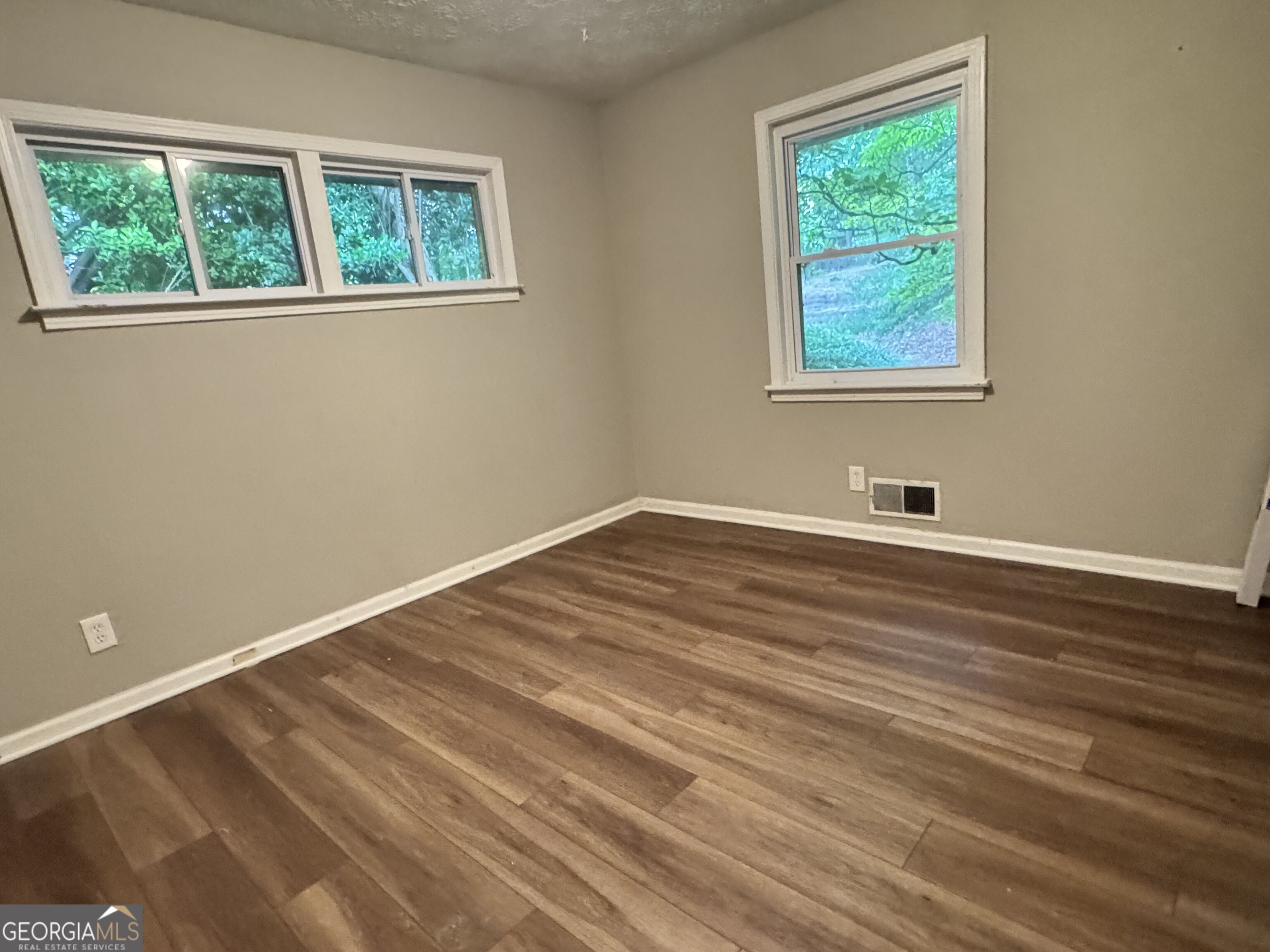 452 Windsor Drive Sw Property Photo 7