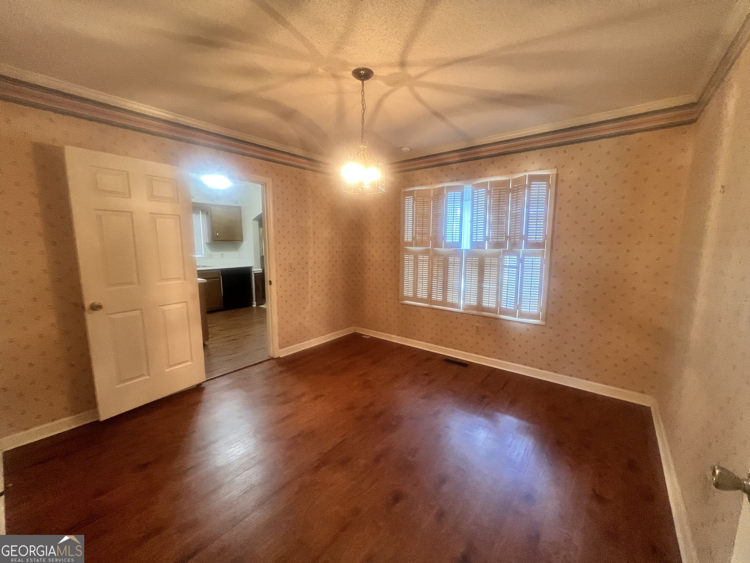 127 W Stuart Avenue Property Photo 2