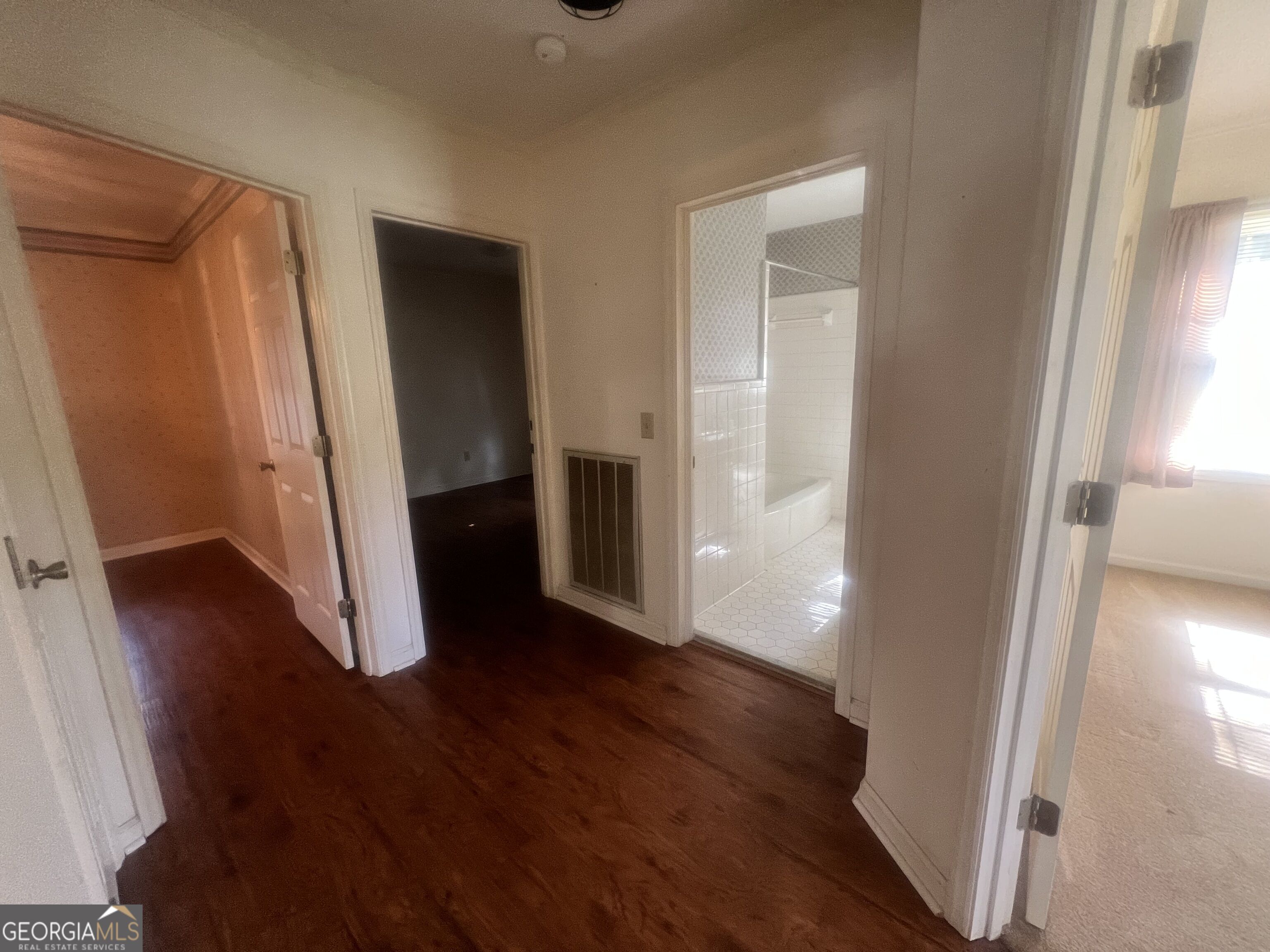 127 W Stuart Avenue Property Photo 3