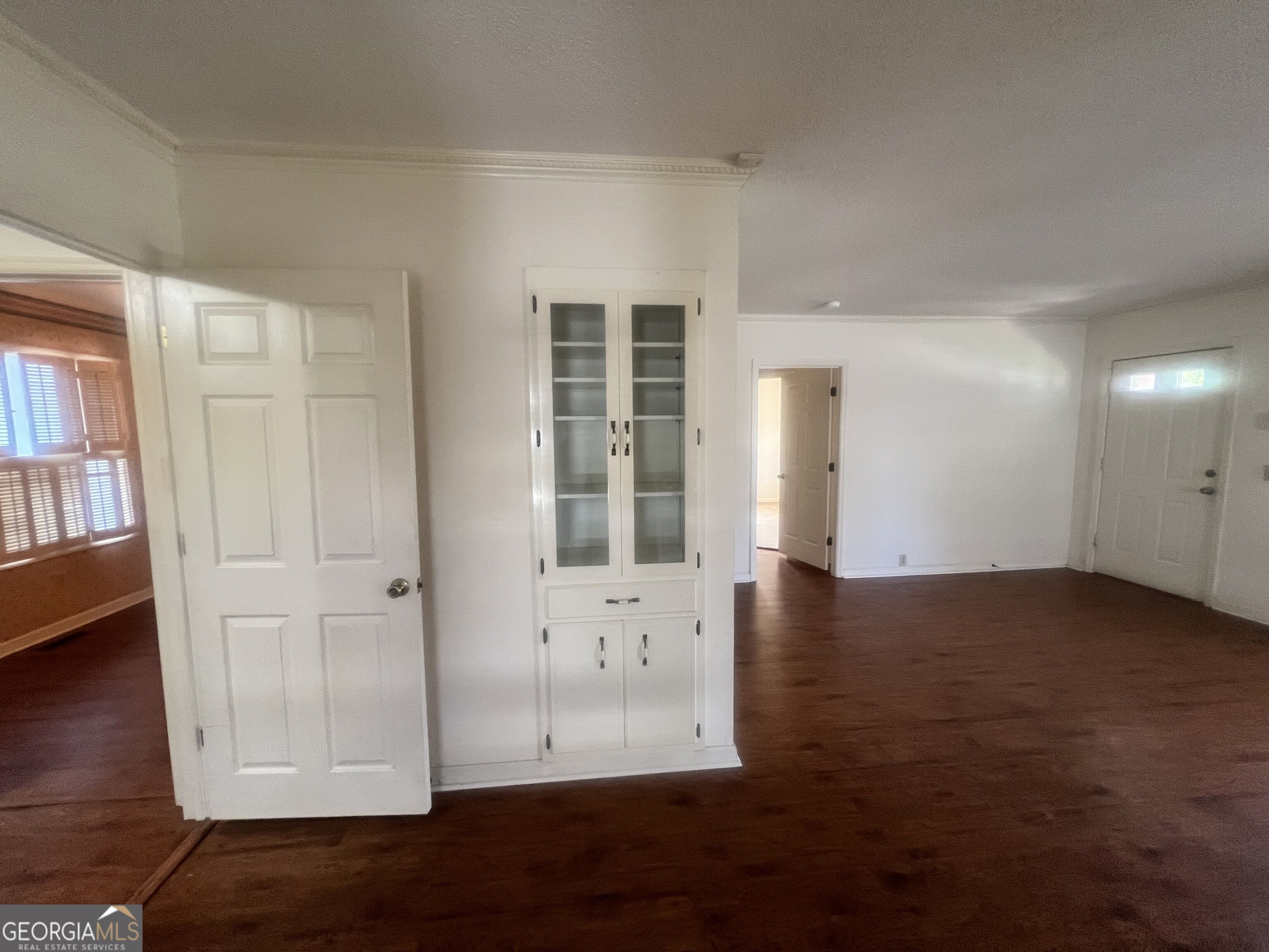 127 W Stuart Avenue Property Photo 5