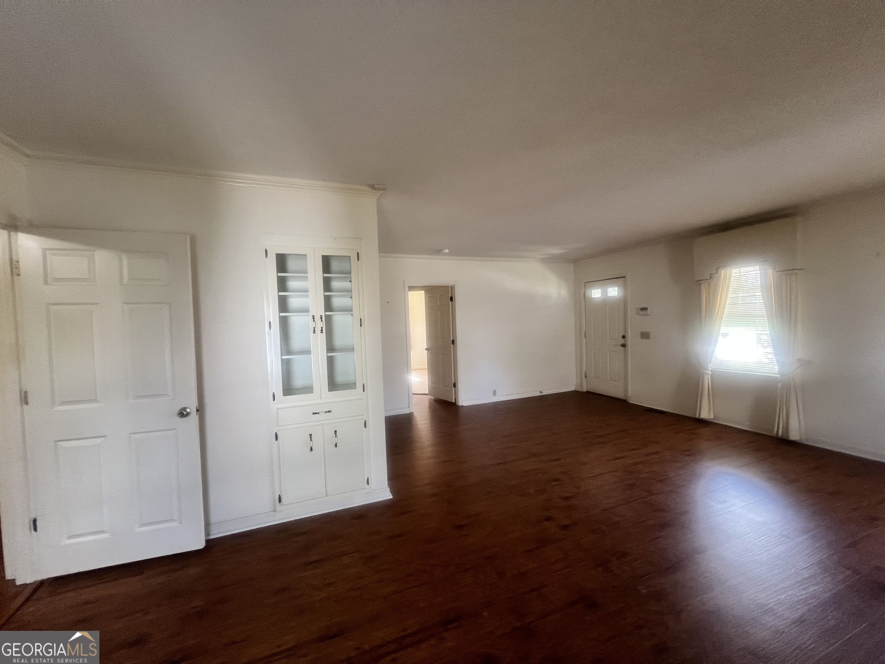 127 W Stuart Avenue Property Photo 6