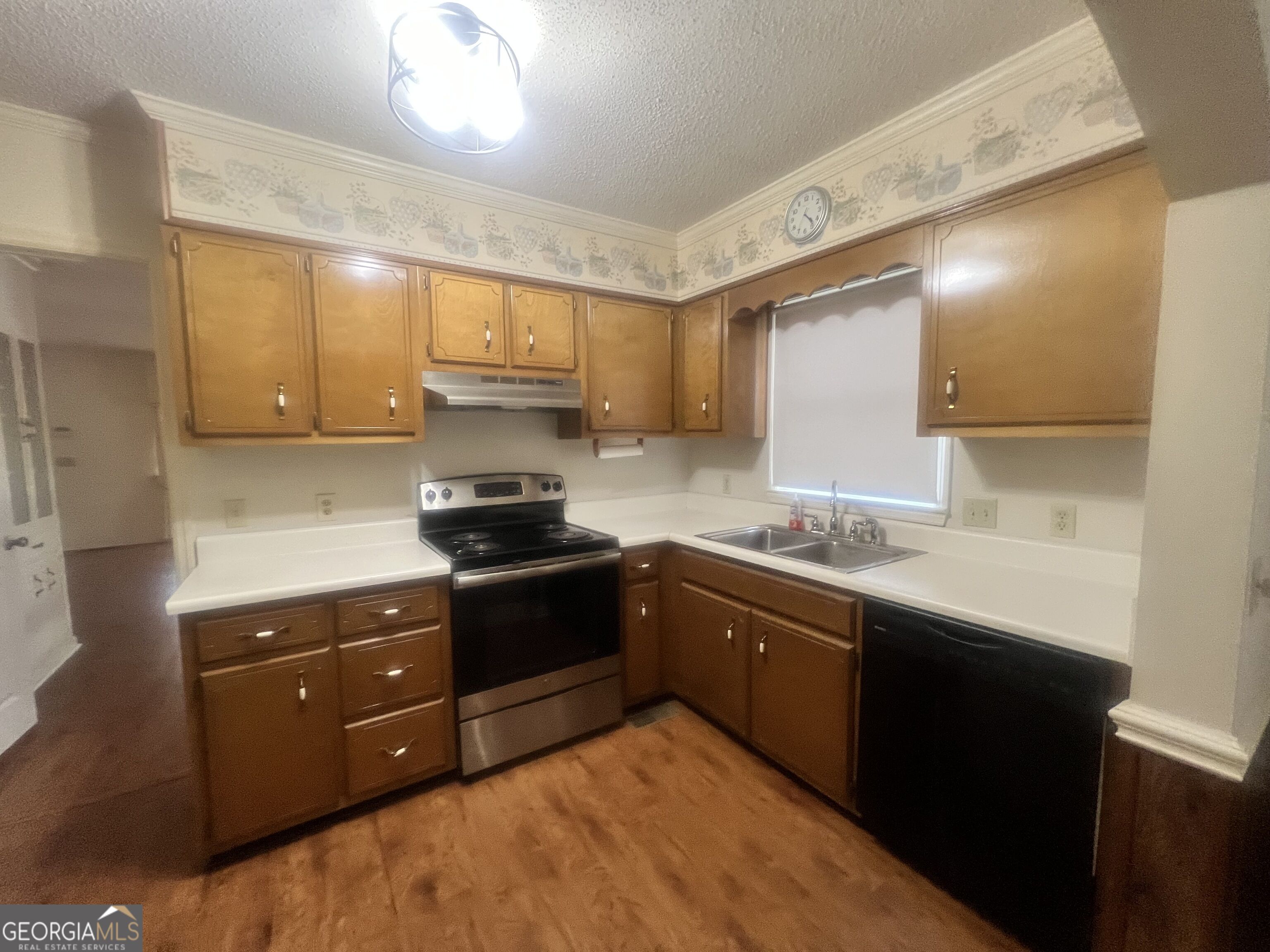 127 W Stuart Avenue Property Photo 9