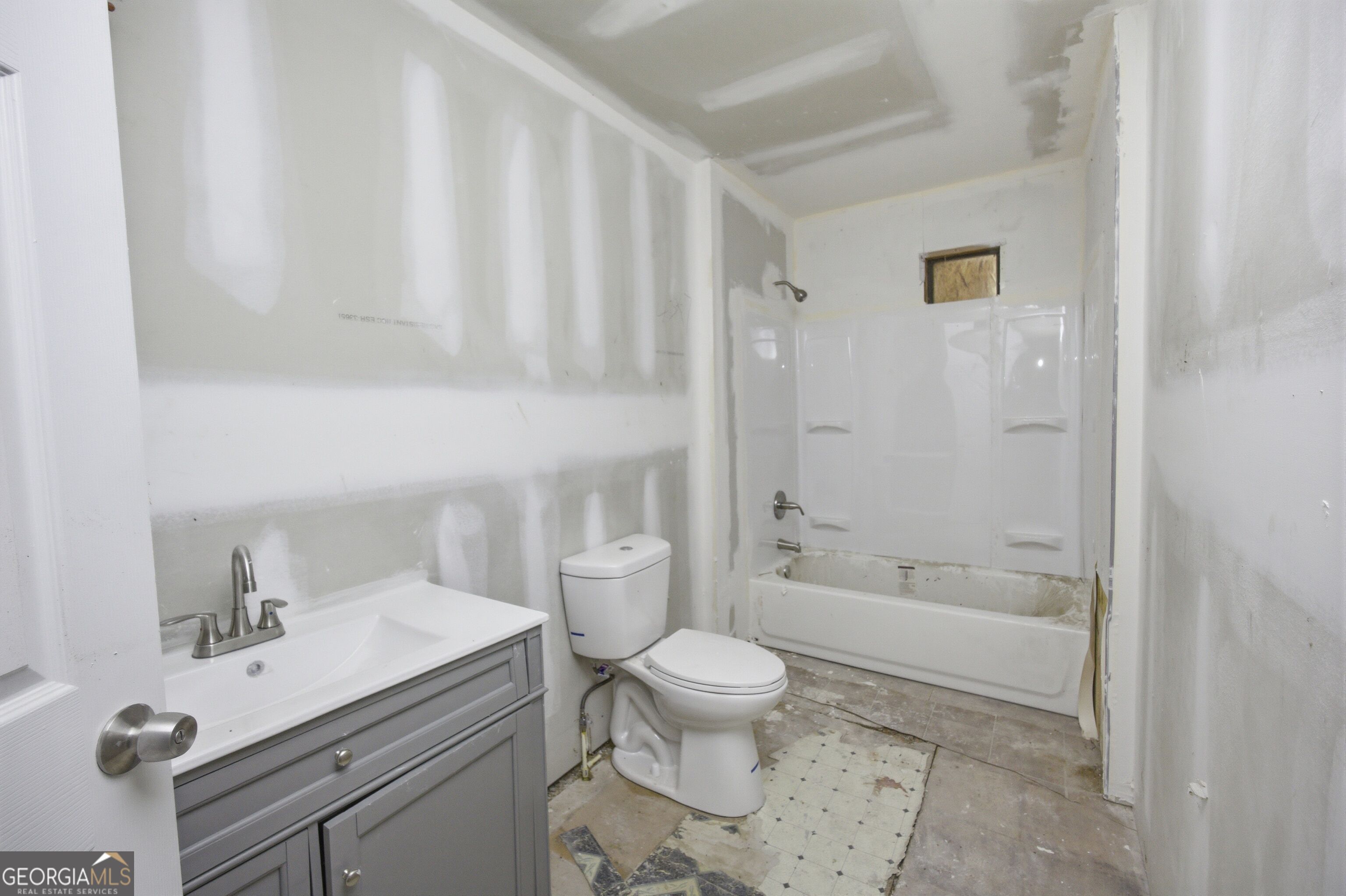 805 Ponce De Leon Avenue Property Photo 2
