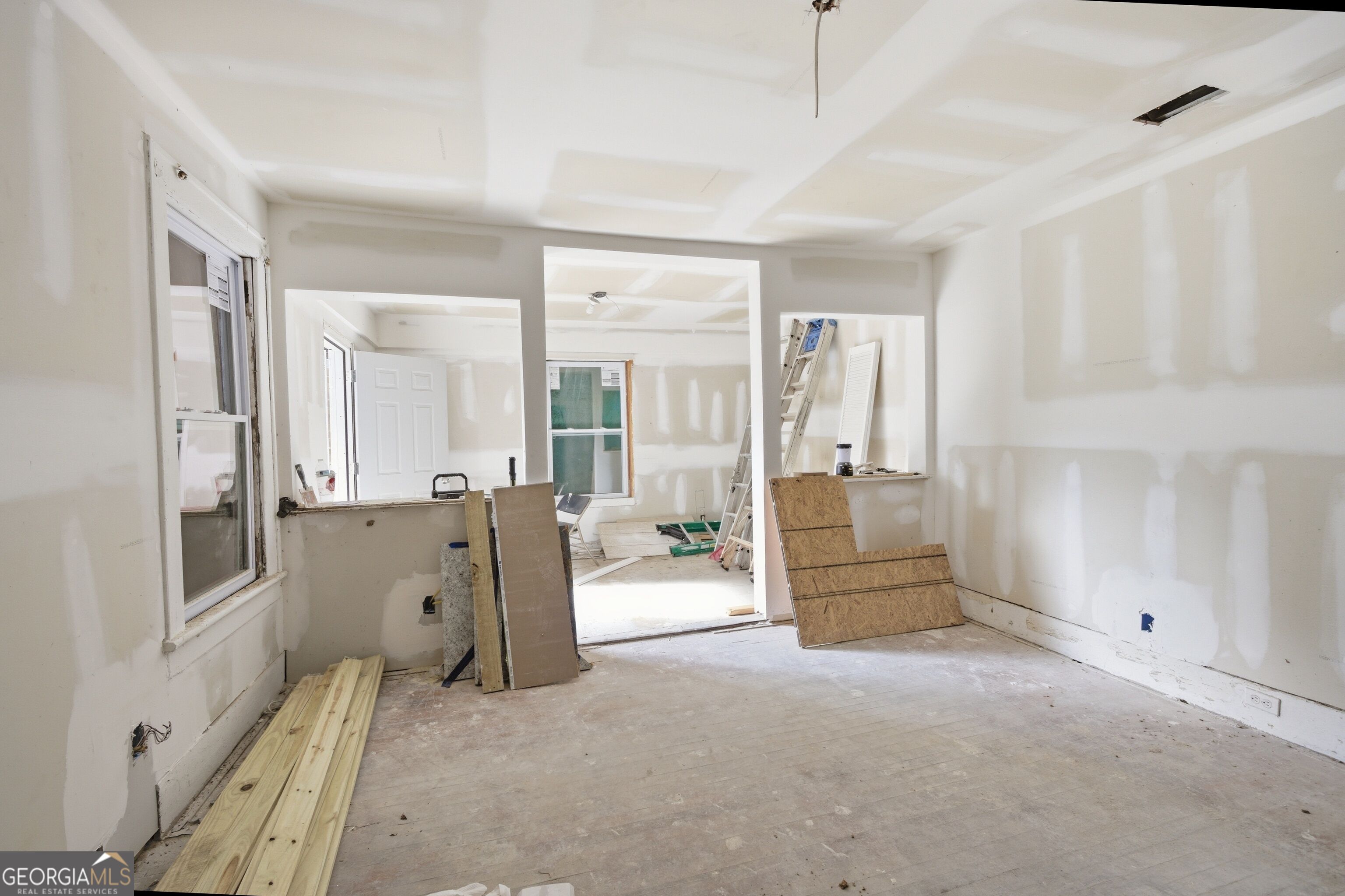 805 Ponce De Leon Avenue Property Photo 3