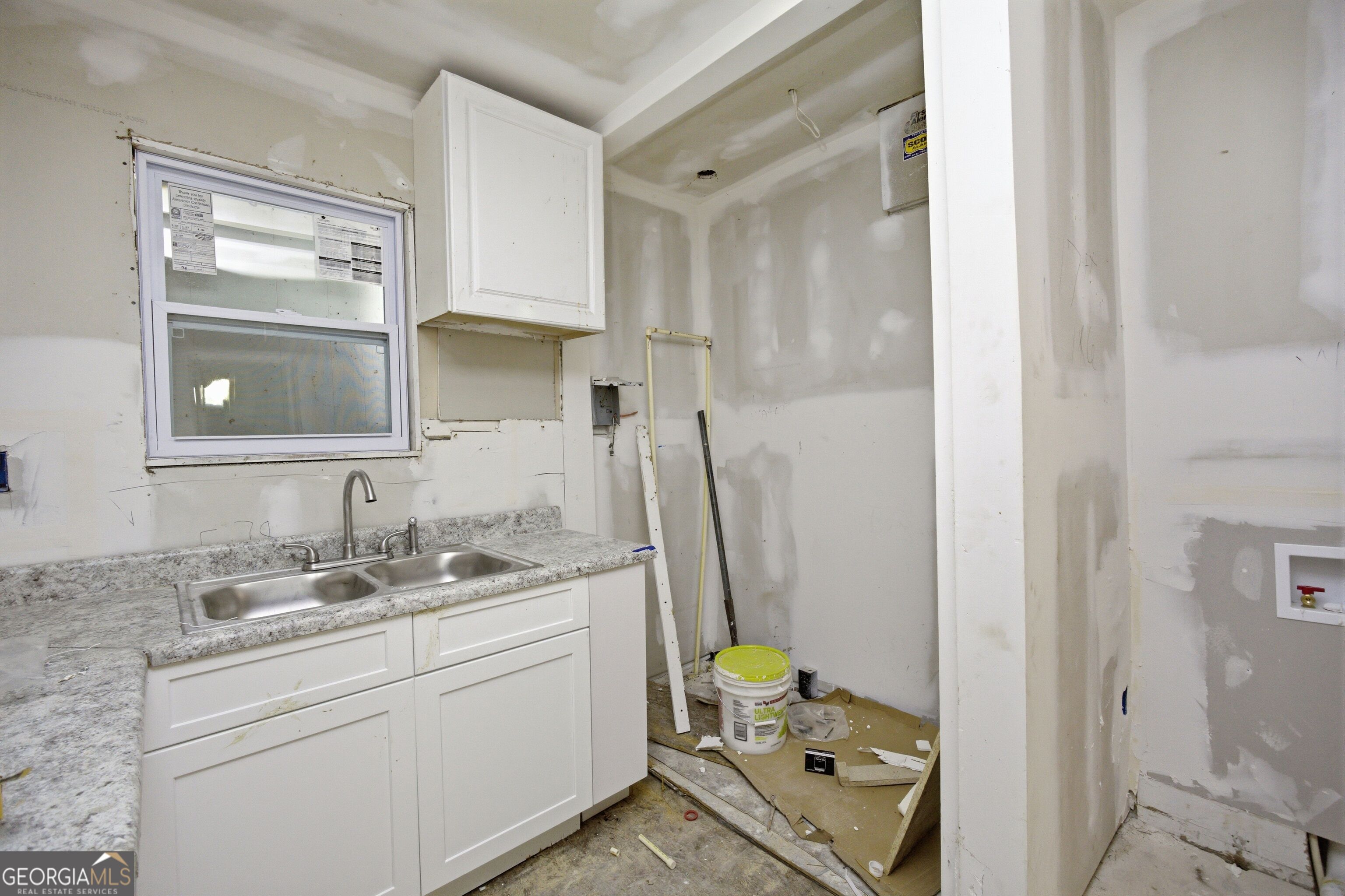 805 Ponce De Leon Avenue Property Photo 6