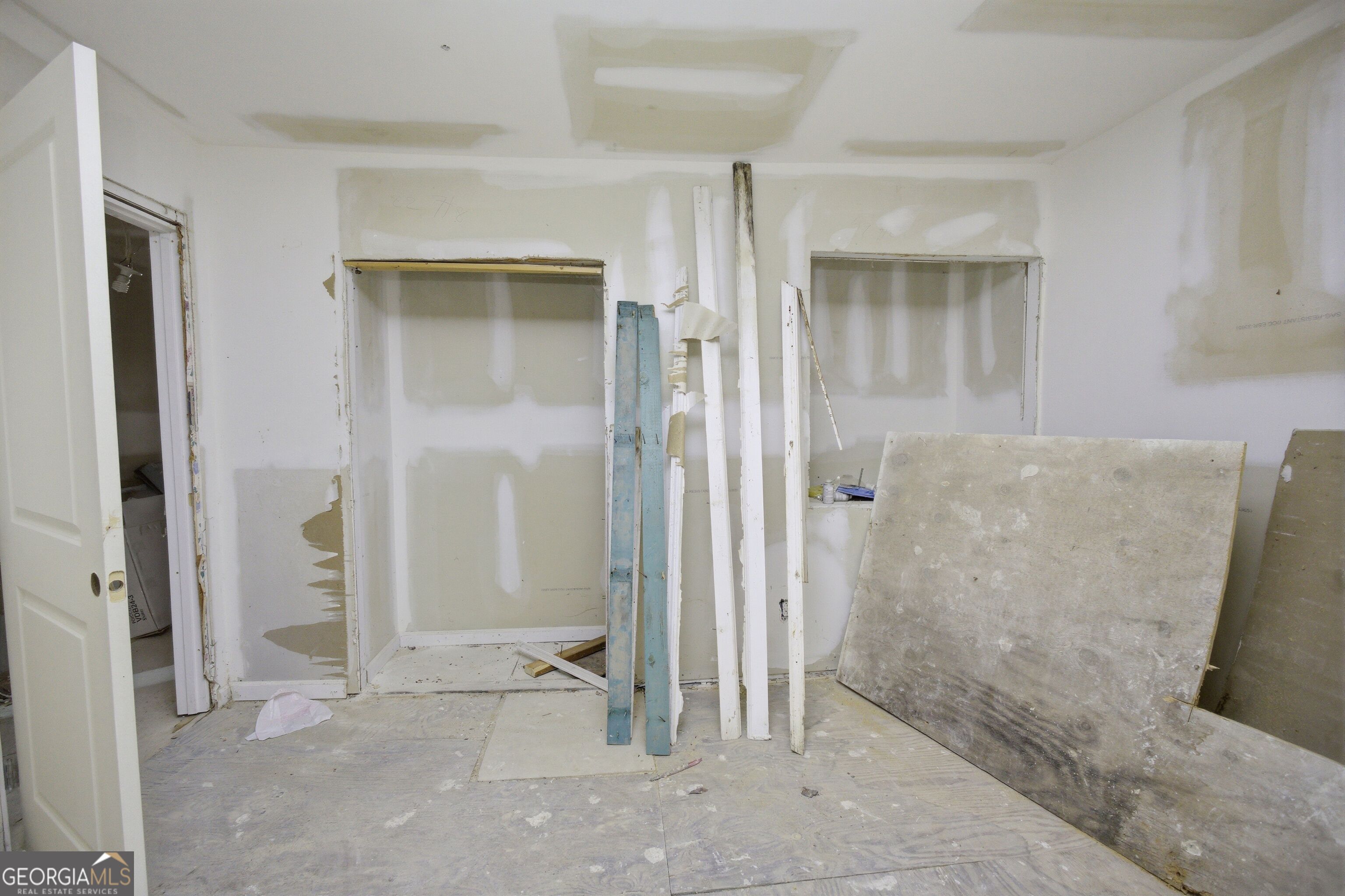 805 Ponce De Leon Avenue Property Photo 7