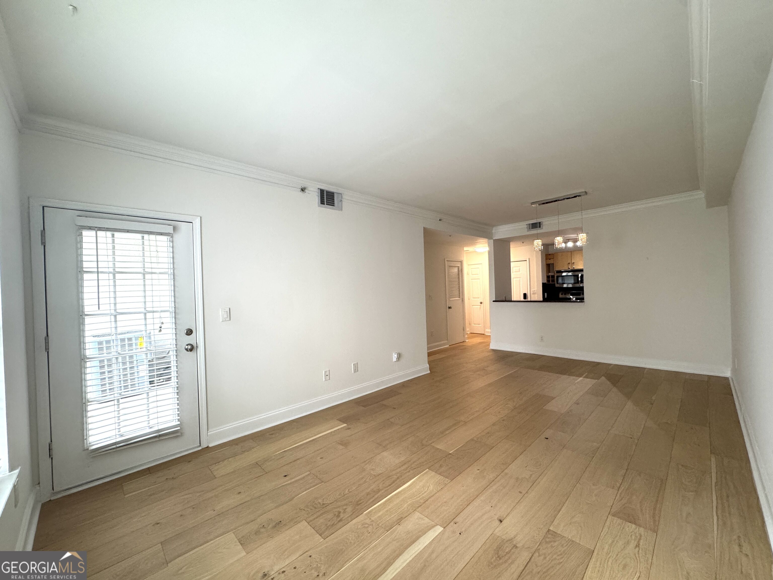 1074 Peachtree Walk Ne # B220 Property Photo 6