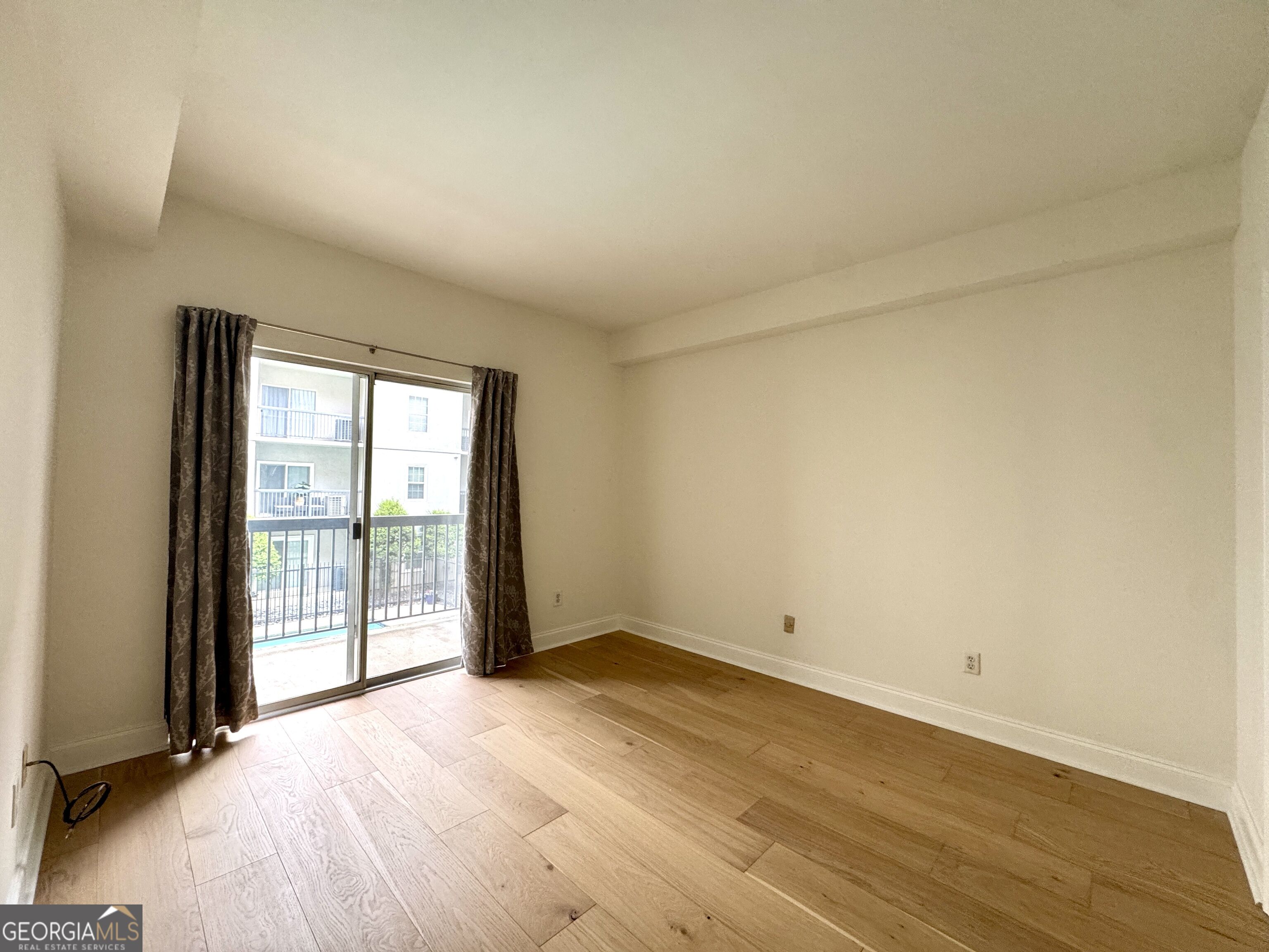 1074 Peachtree Walk Ne # B220 Property Photo 10