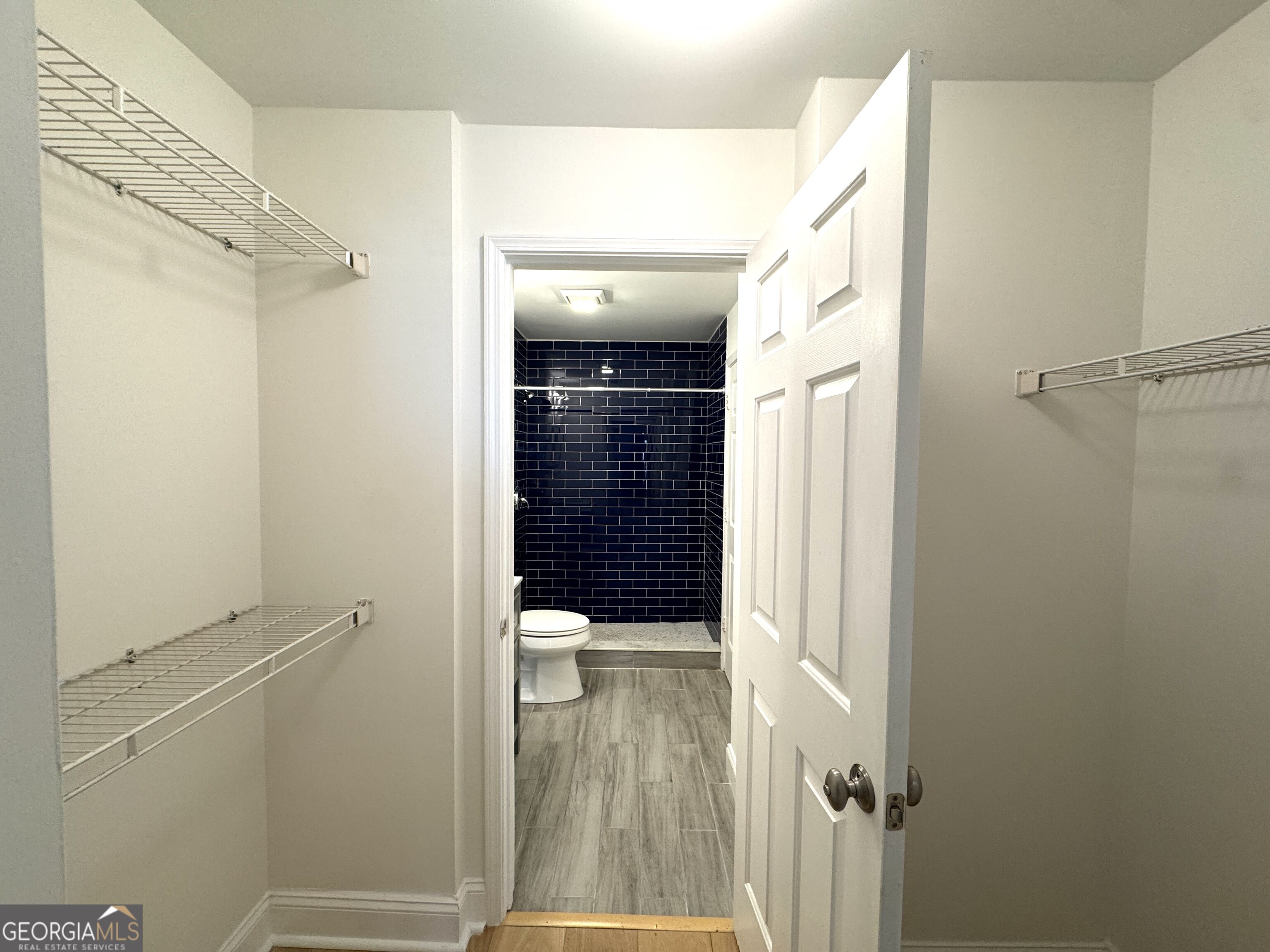 1074 Peachtree Walk Ne # B220 Property Photo 13