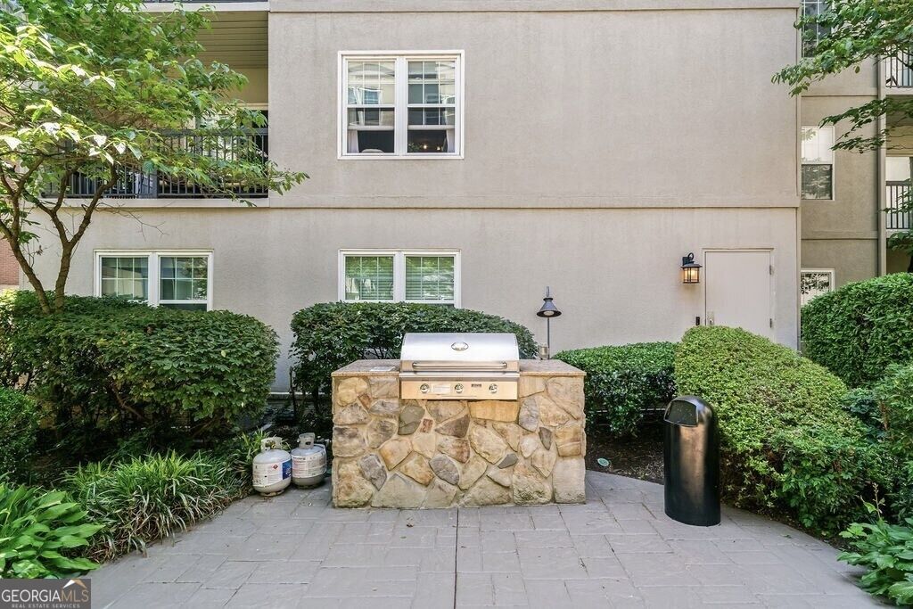 1074 Peachtree Walk Ne # B220 Property Photo 17