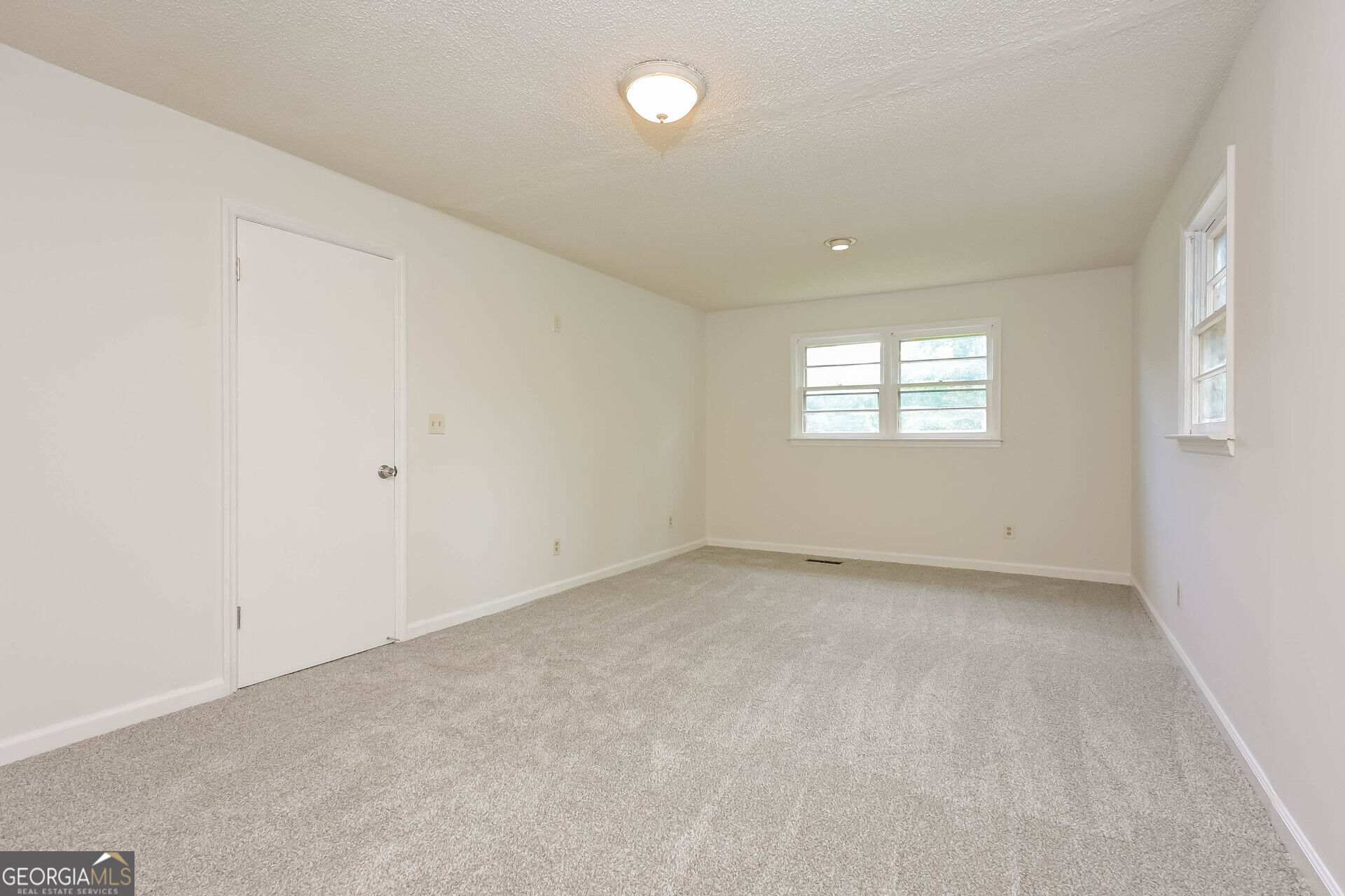 192 Sun Valley Drive Property Photo 4