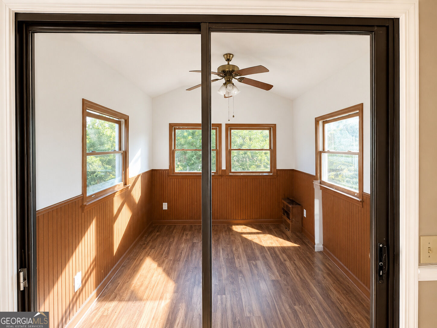 2061 Marshes Glenn Drive Property Photo 7