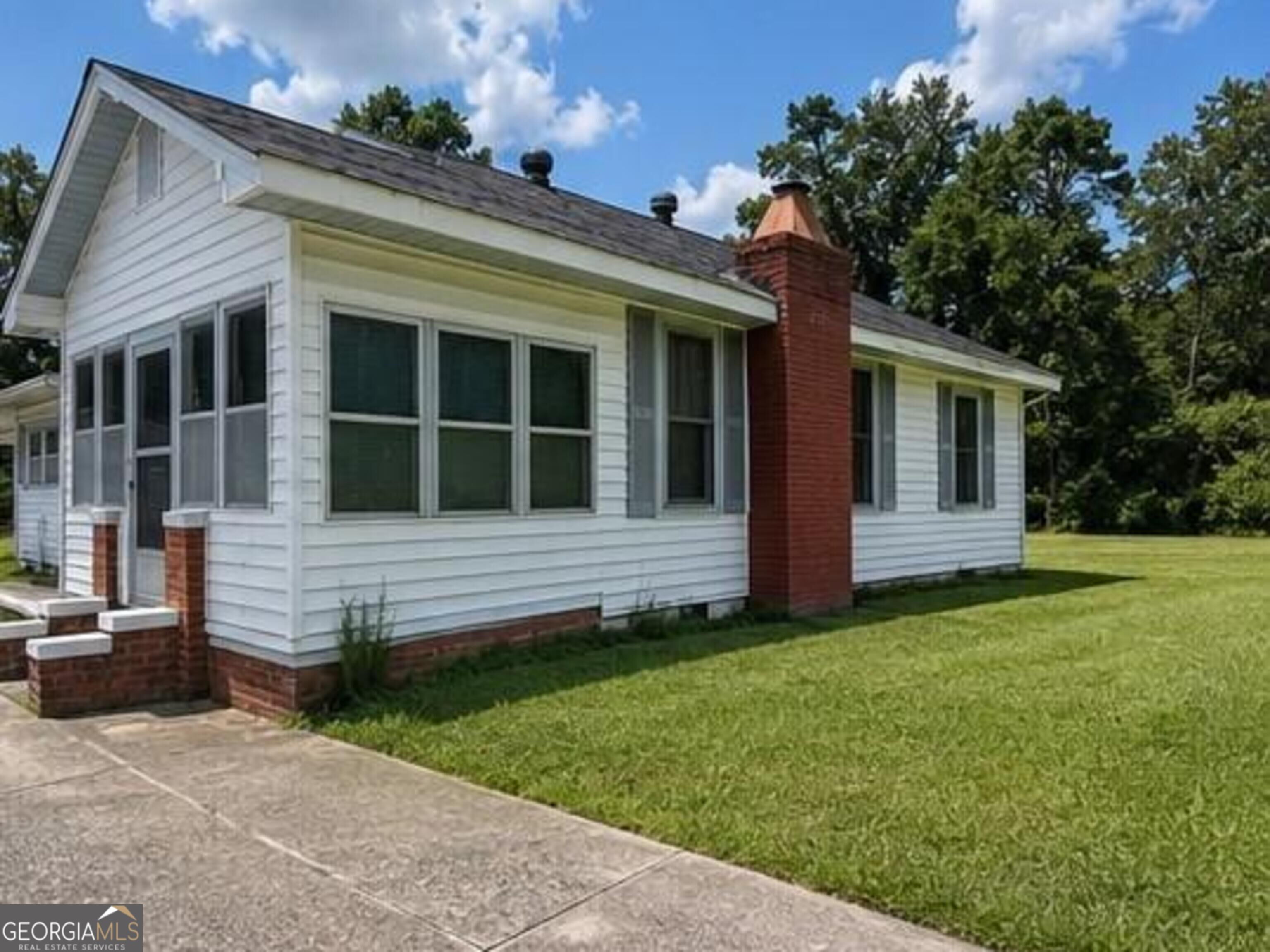 1385 W Currahee Street Property Photo 3