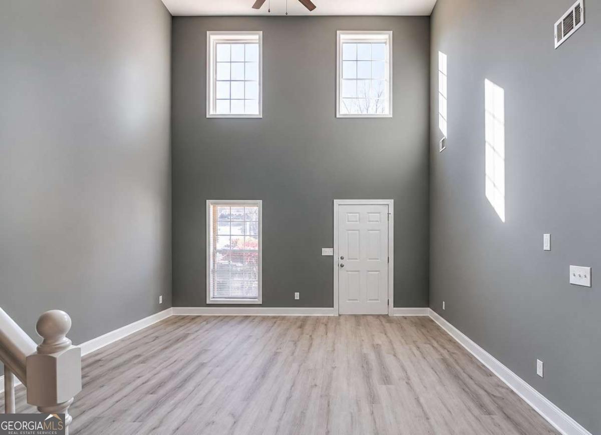 6269 Colonial View Property Photo 4