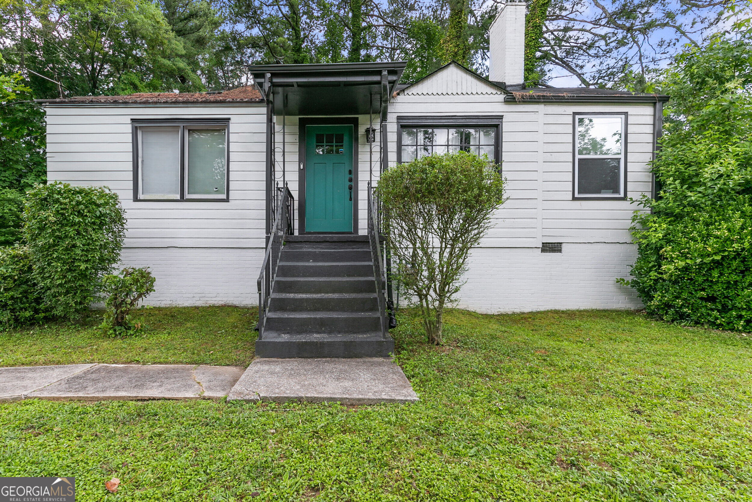 1472 North Avenue Nw Property Photo 2