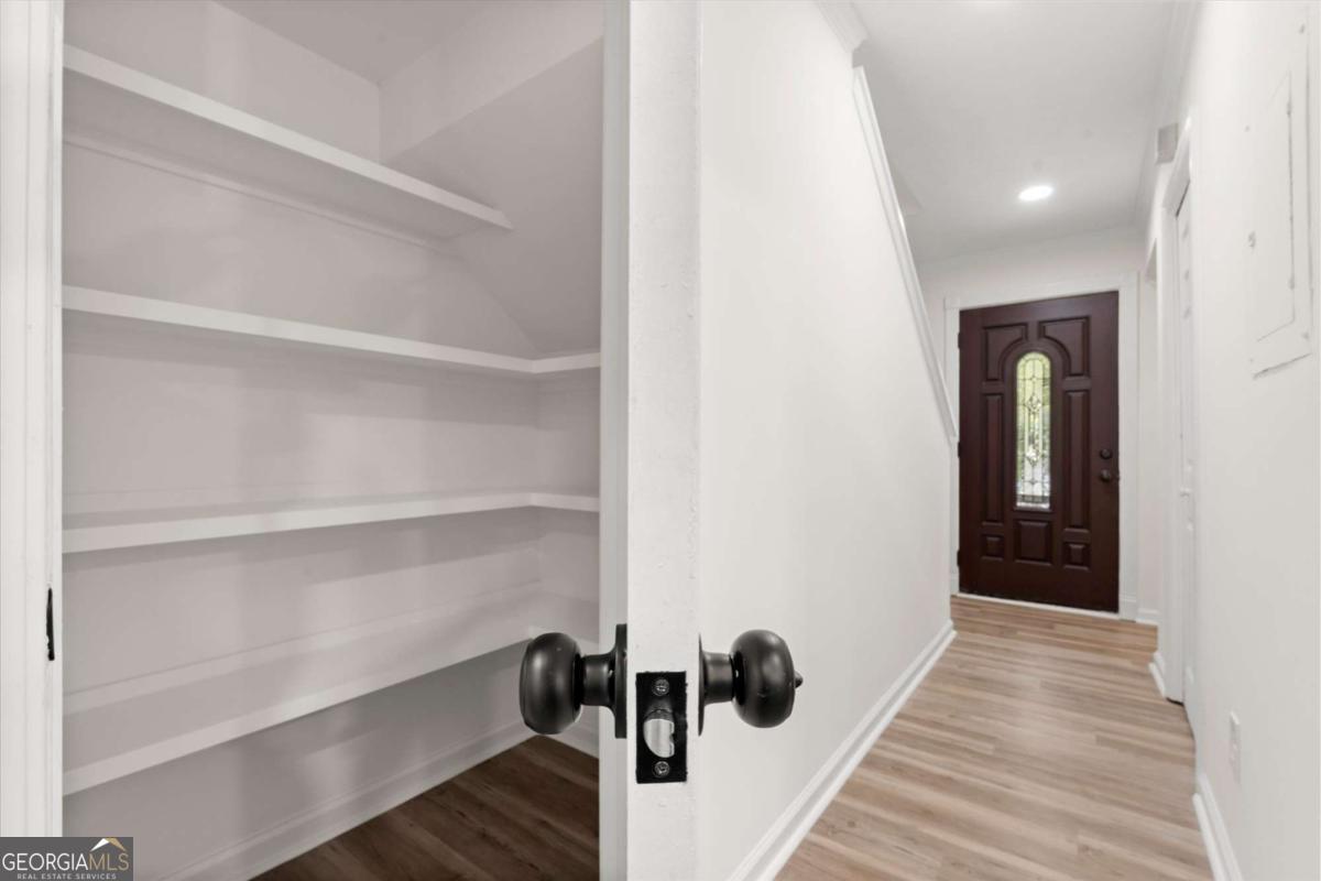 4147 N Gloucester Place Property Photo 8