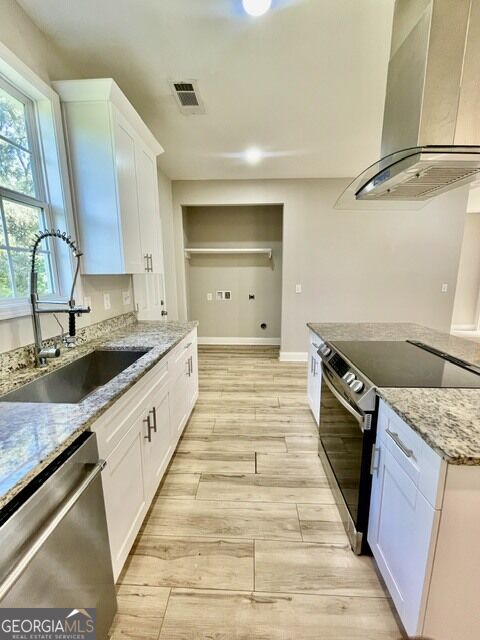 7241 Grayson Drive Property Photo 10