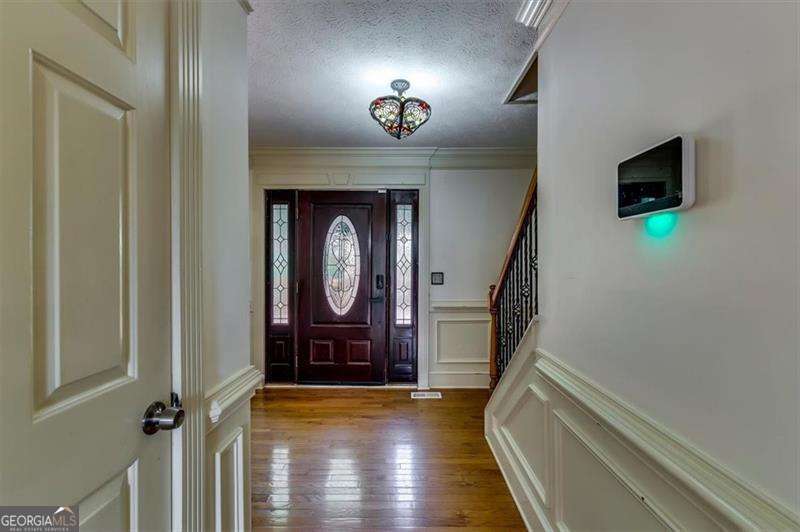 6963 Whispering Oaks Court Property Photo 4