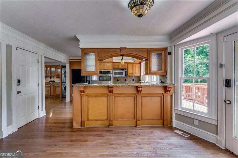 6963 Whispering Oaks Court Property Photo 9