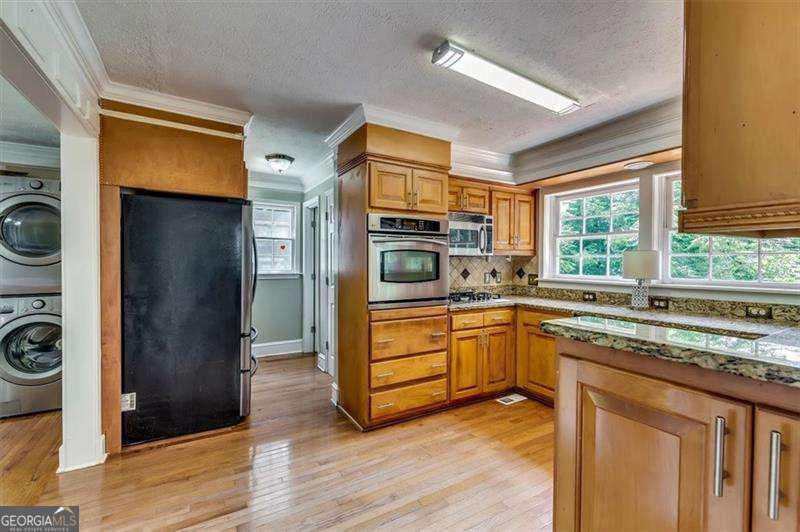 6963 Whispering Oaks Court Property Photo 11