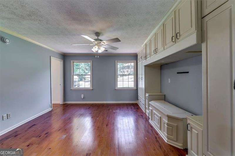 6963 Whispering Oaks Court Property Photo 17
