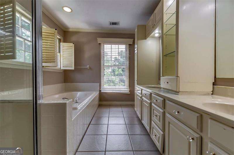 6963 Whispering Oaks Court Property Photo 19