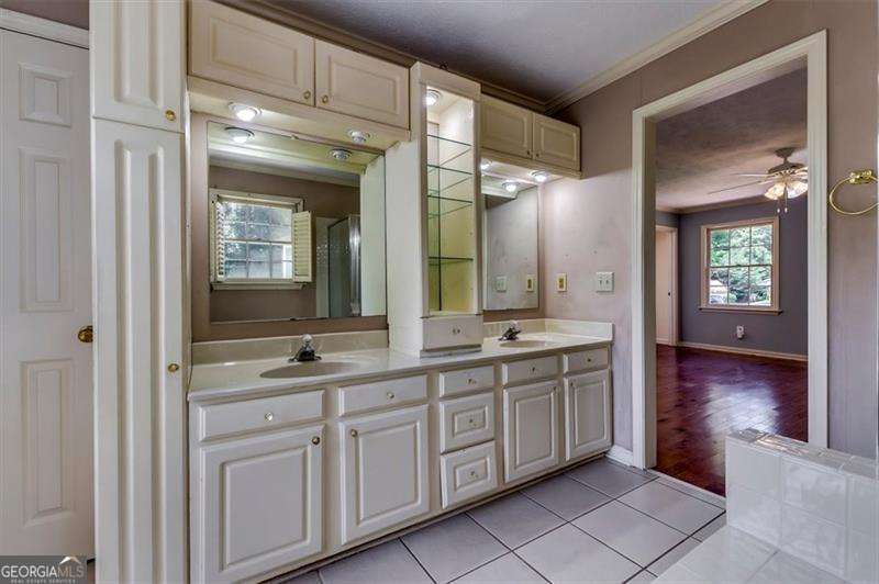 6963 Whispering Oaks Court Property Photo 21