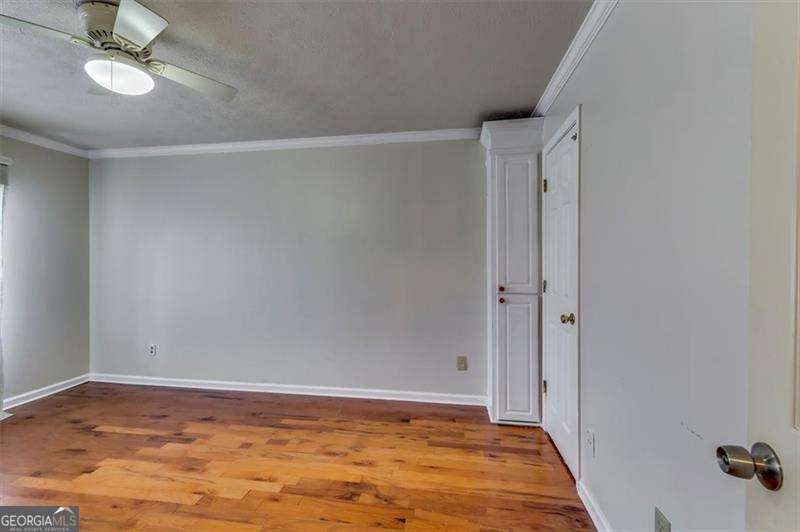6963 Whispering Oaks Court Property Photo 28
