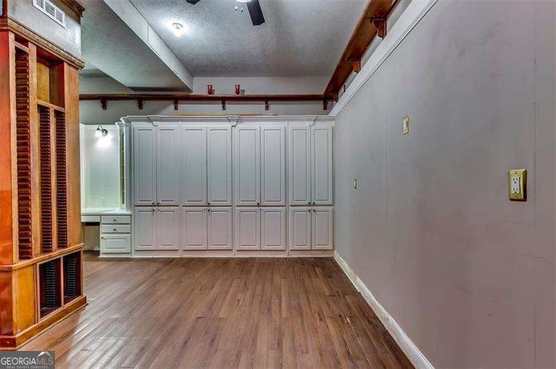 6963 Whispering Oaks Court Property Photo 34