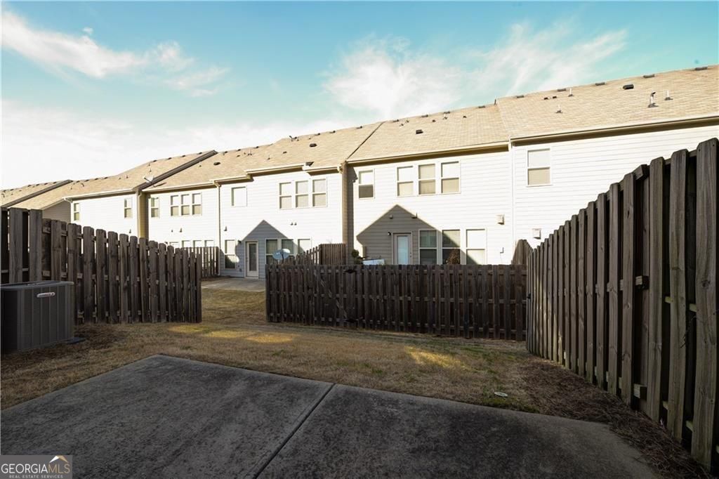 1226 Fischer Trace Property Photo 3