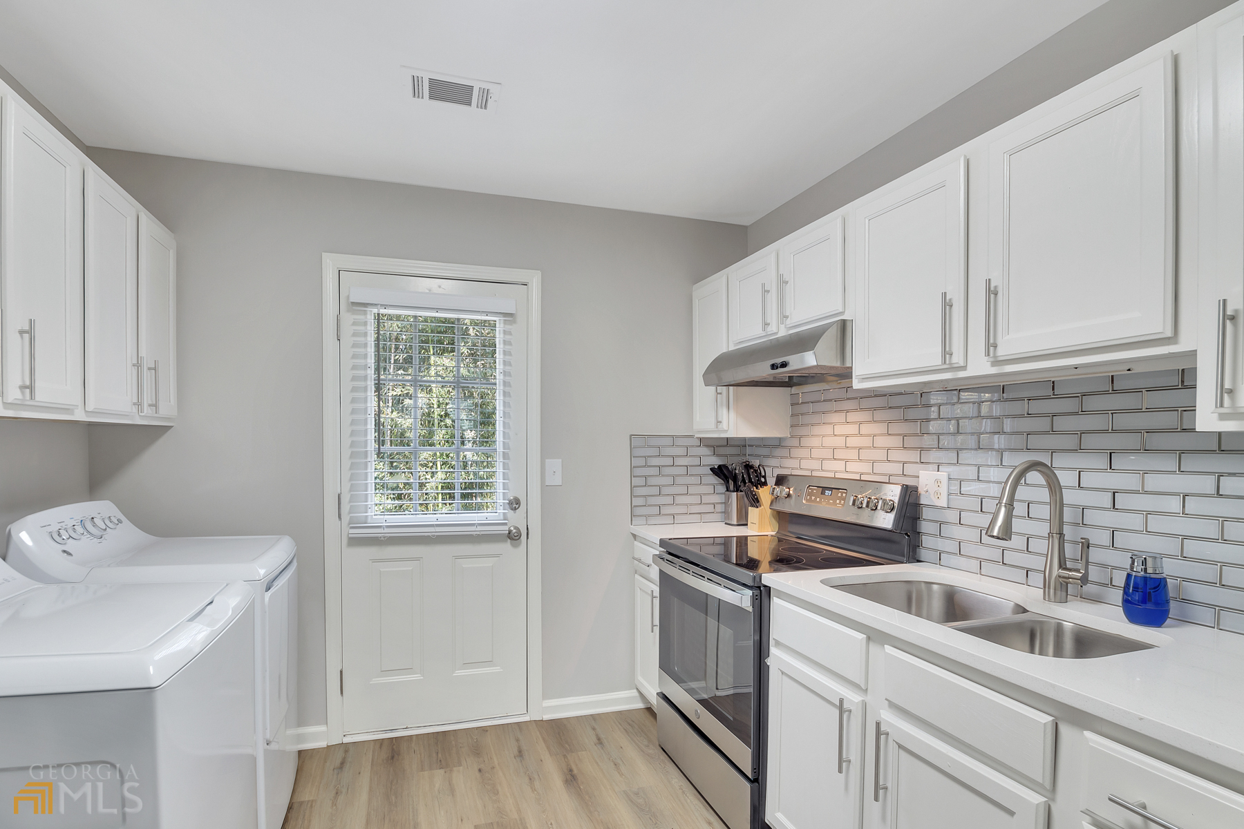 1734 Spring Road Property Photo 6