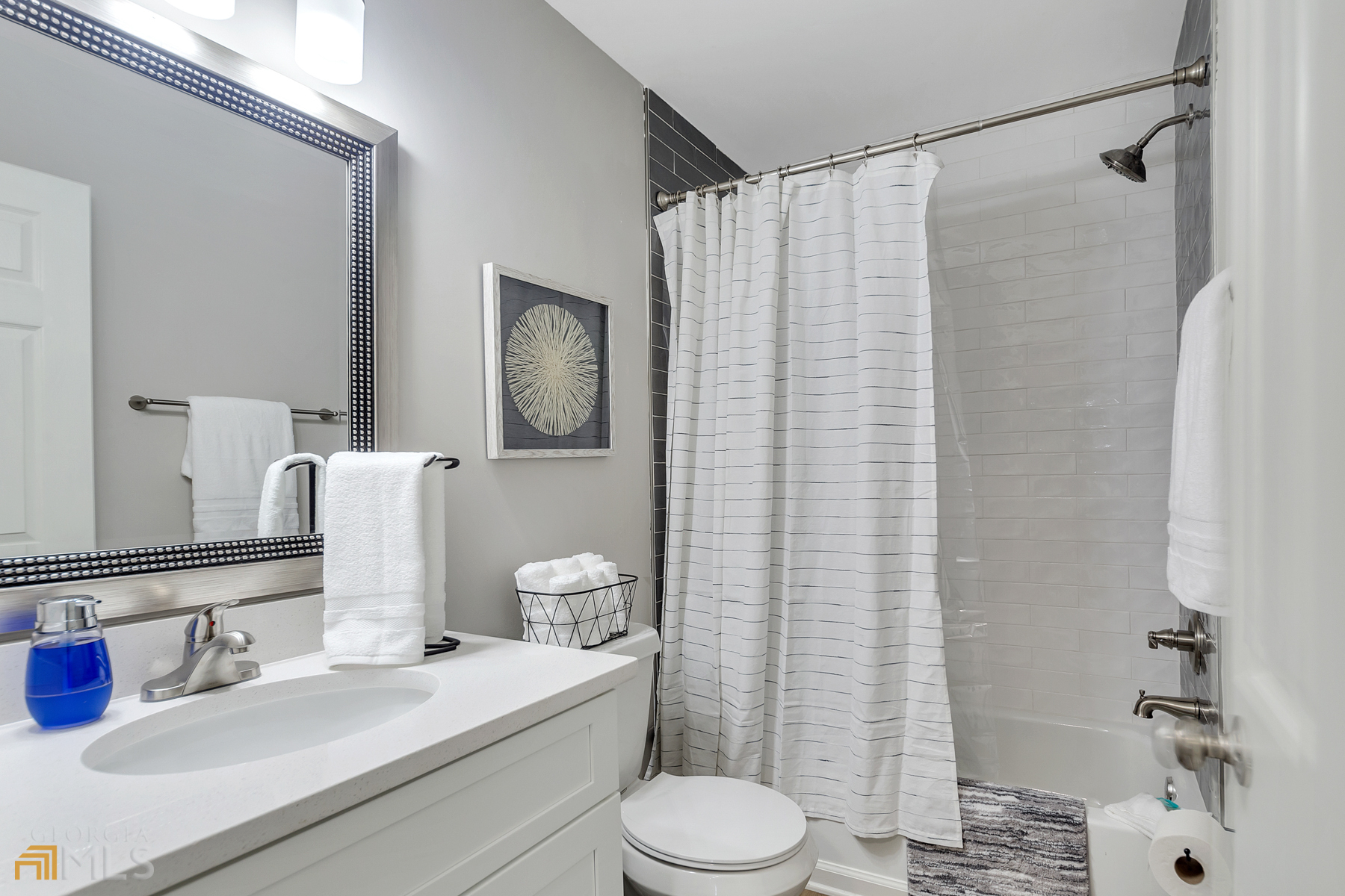 1734 Spring Road Property Photo 8