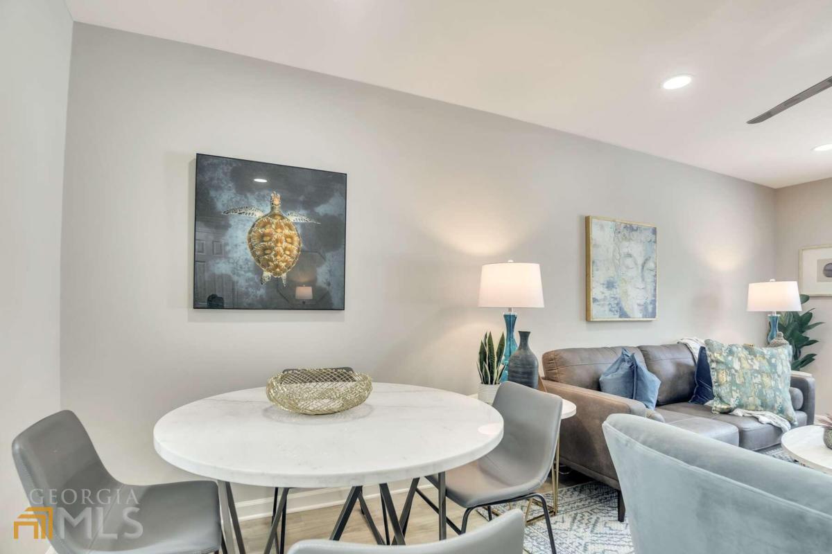 1738 Spring Road Property Photo 4