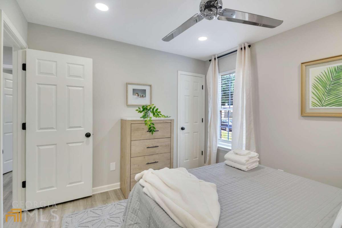 1738 Spring Road Property Photo 8