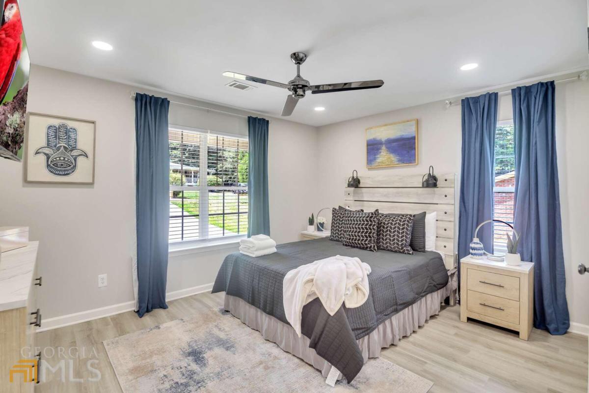 1738 Spring Road Property Photo 10