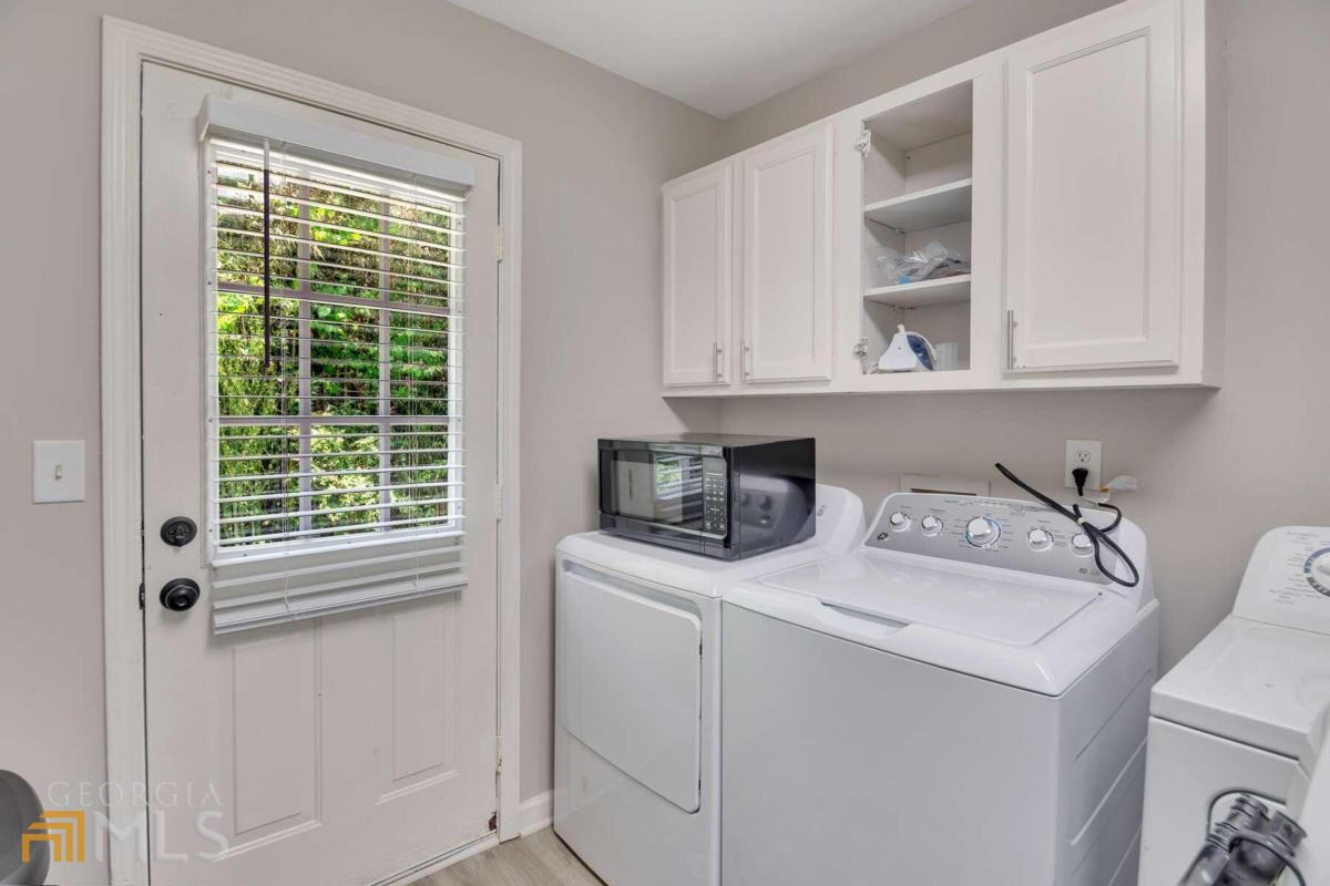 1738 Spring Road Property Photo 14